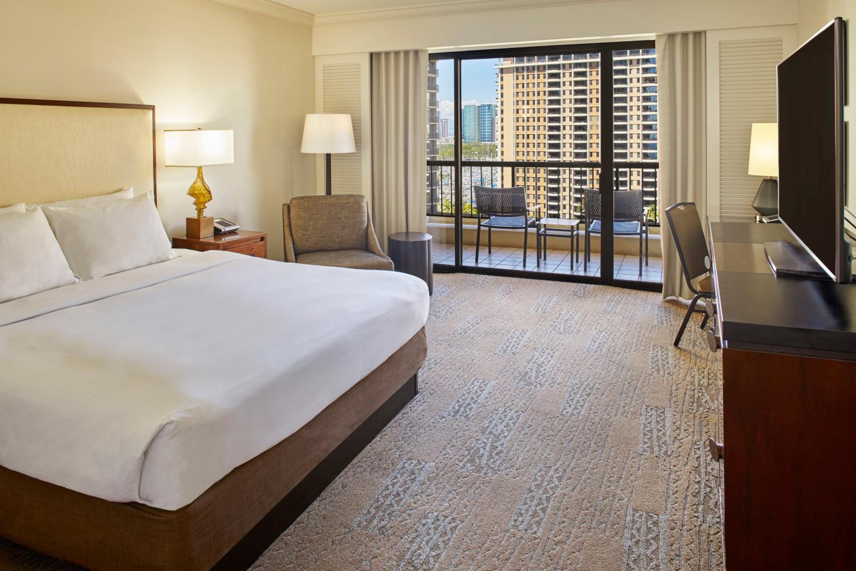 Ali'i Tower Resort View with King Bed photo 2