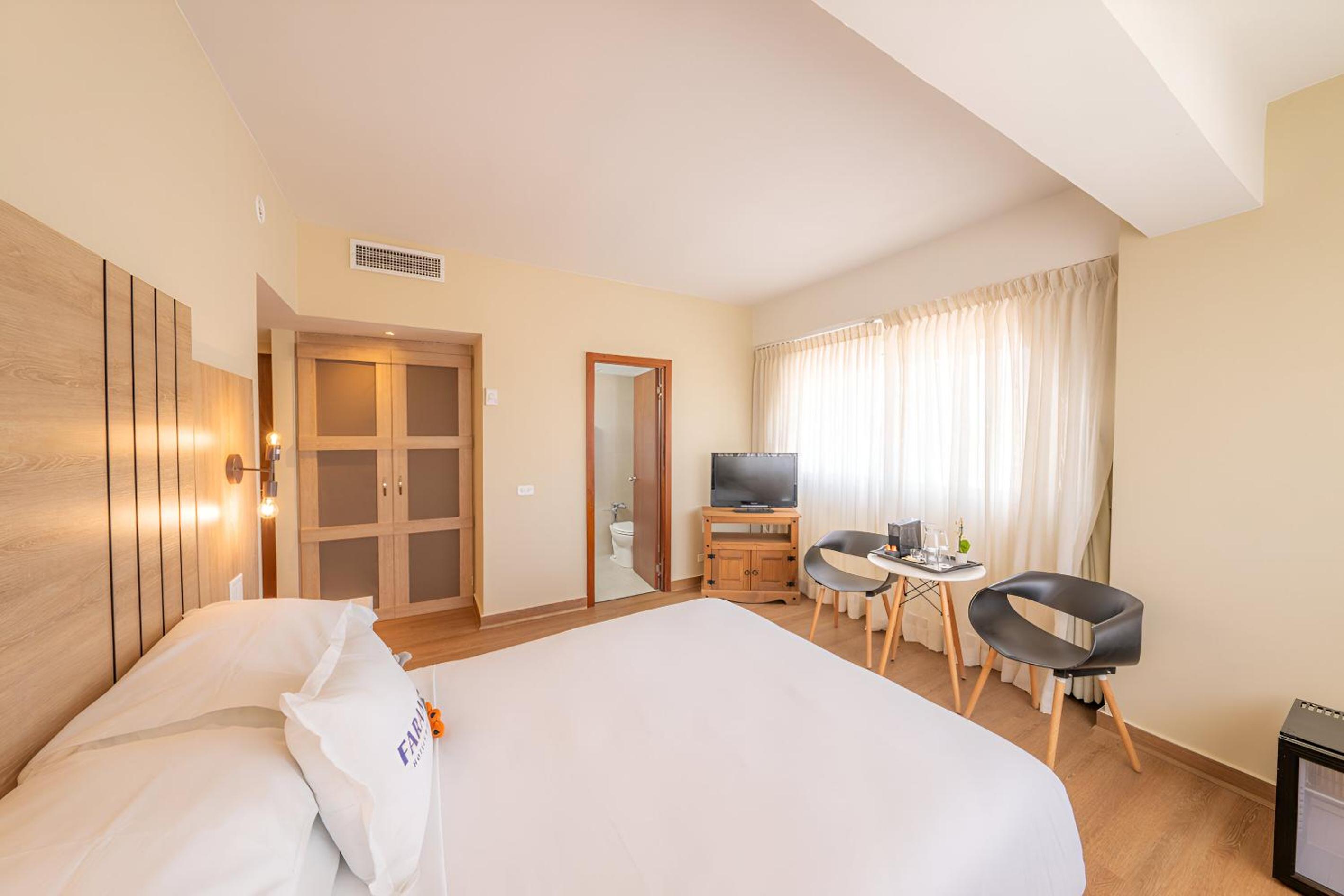 Double Room - Non-Smoking - Photo 2