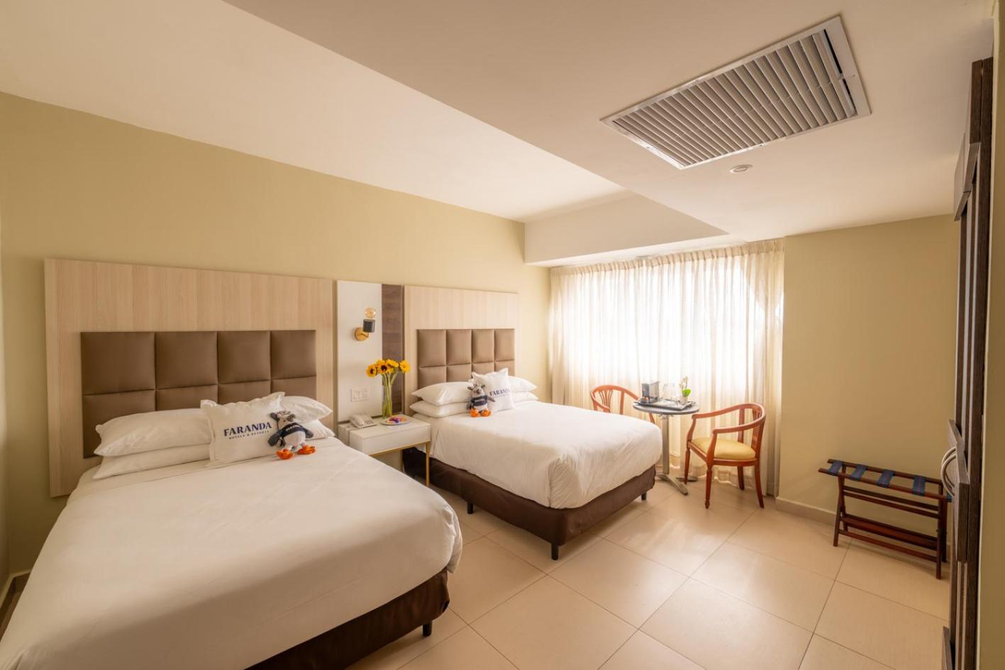 2 Queen Beds - Accesible photo 3