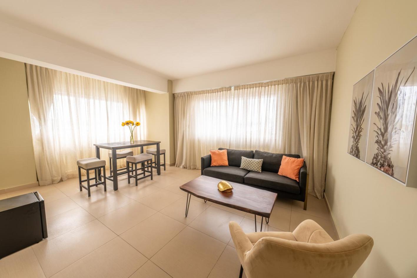 One-Bedroom Suite - Photo 7