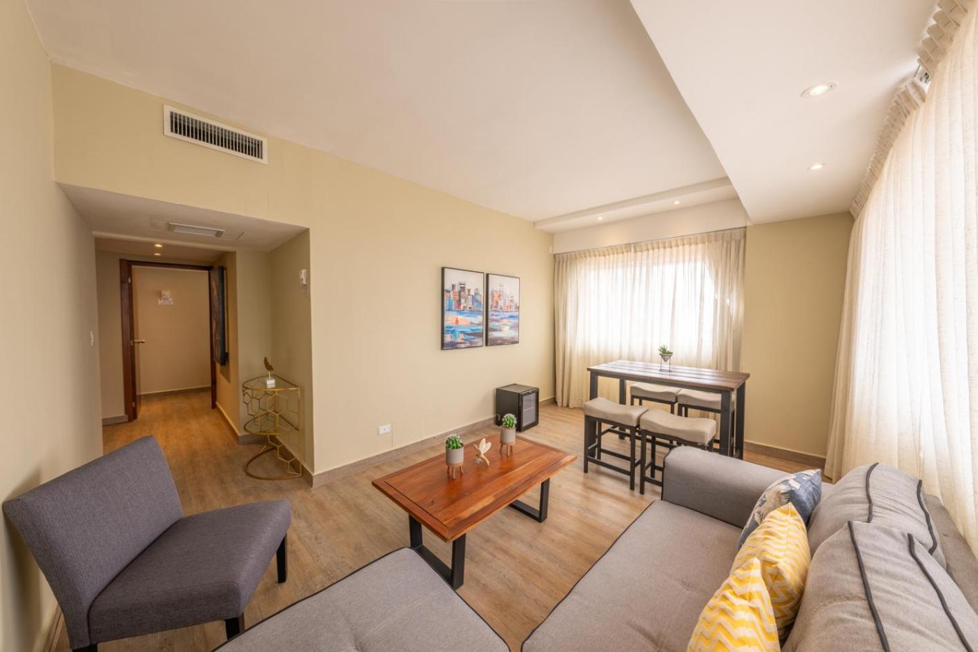 One-Bedroom Suite - Photo 5