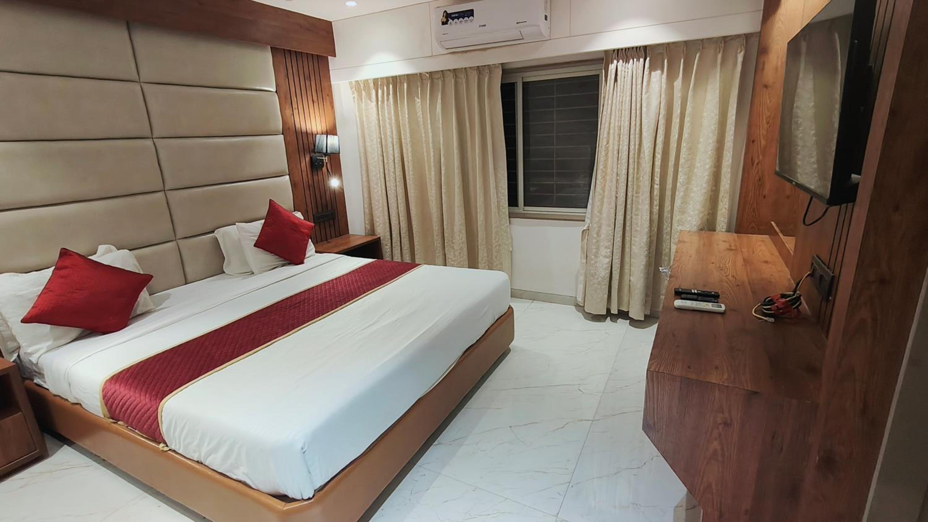 VIP 2 Bed AC Room - Photo 11