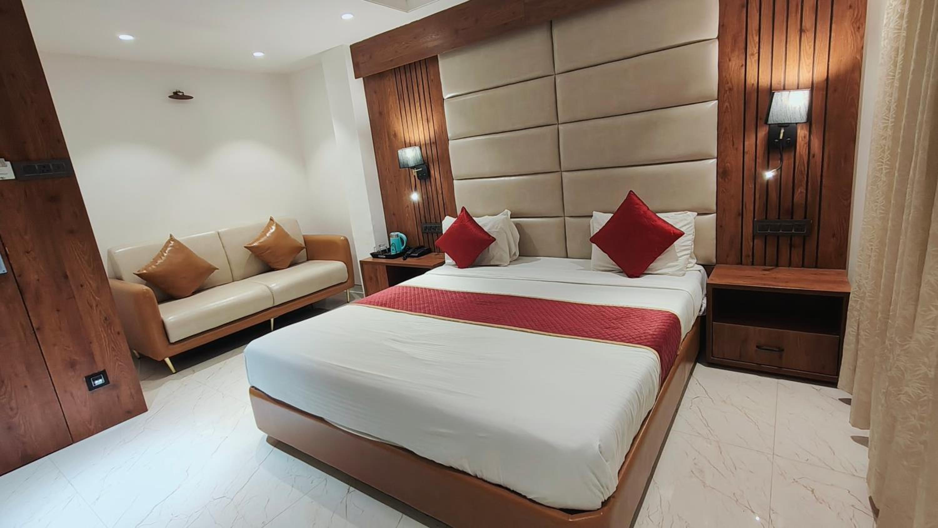 VIP 2 Bed AC Room - Photo 1