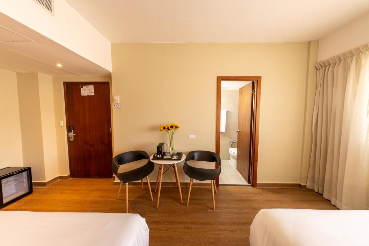 2 Queen Beds  - Photo 7