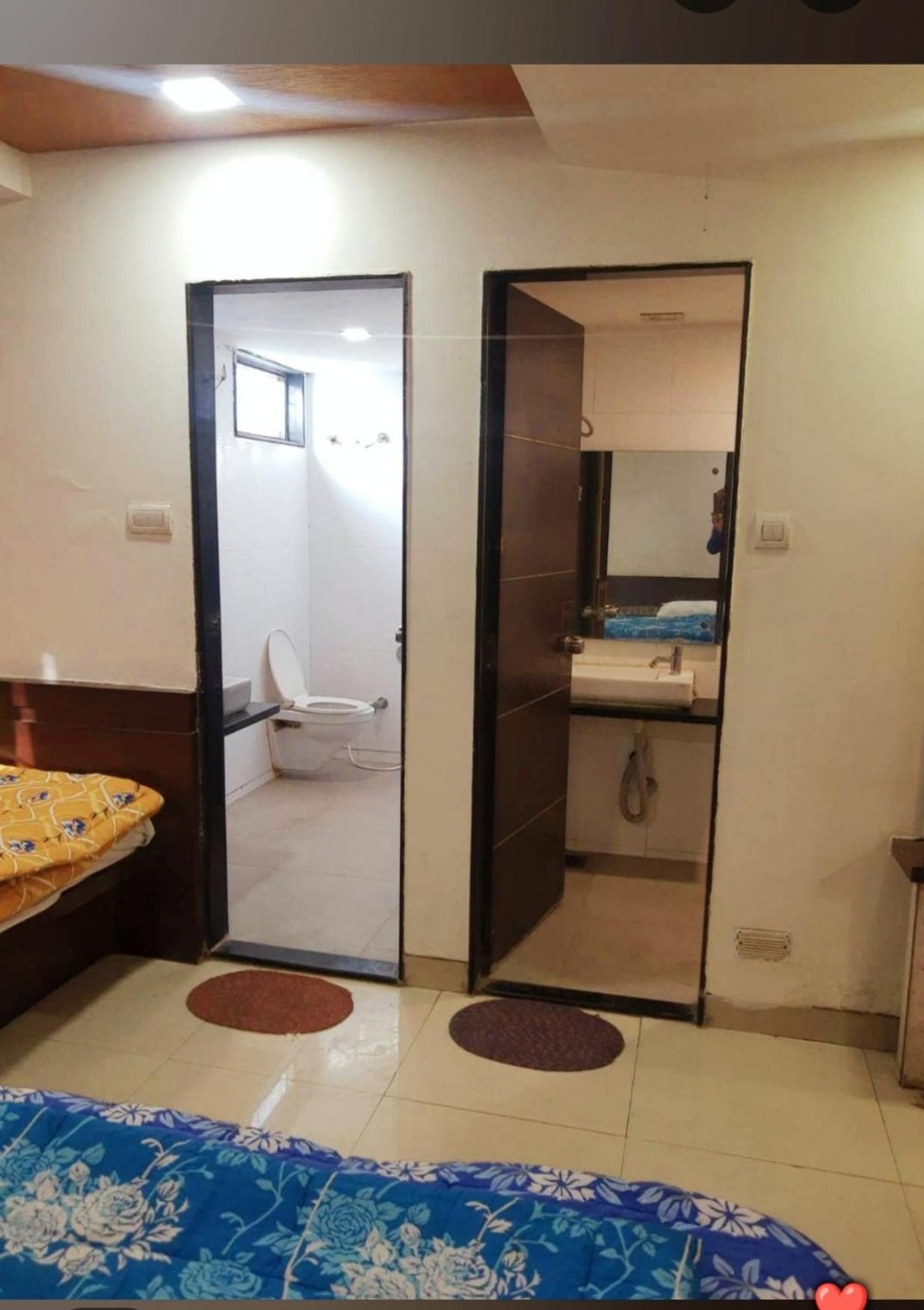 5 BED NON A/C ROOM & 2 BATHROOM - Photo 3