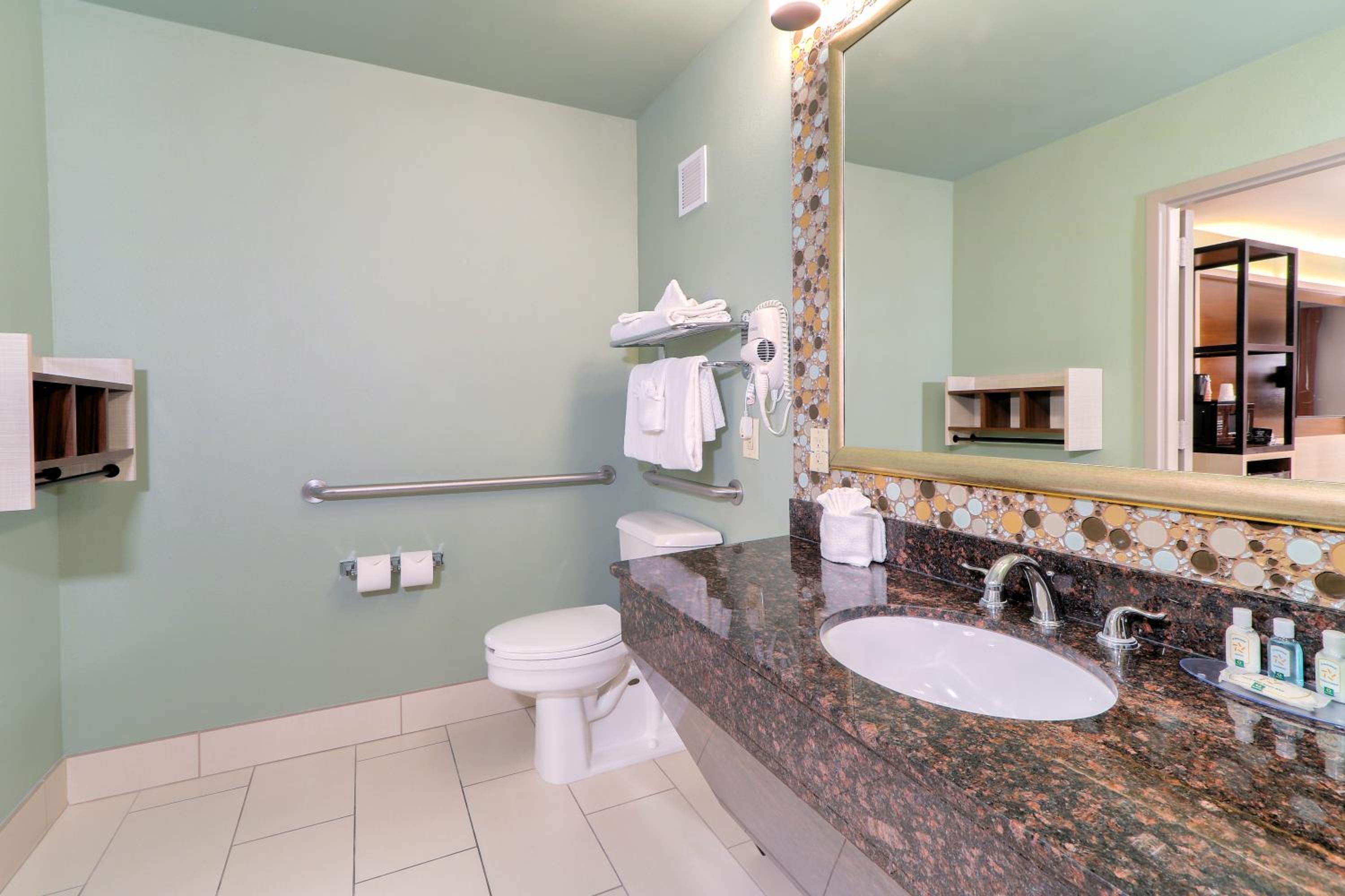 King Room - Accessible/Non-Smoking - Photo 4