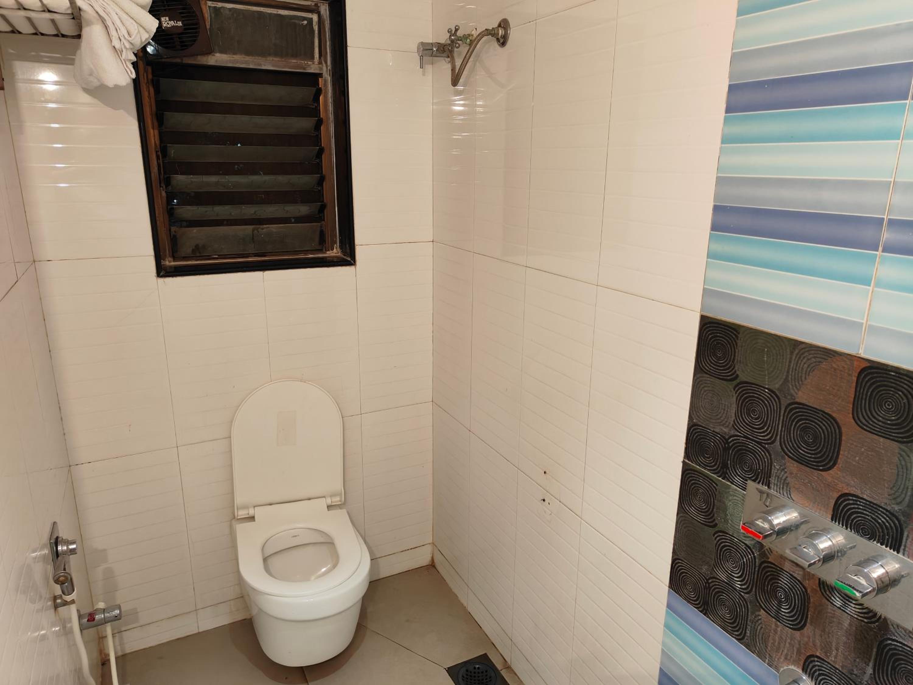 2 Bed Non A/C Room - Photo 2