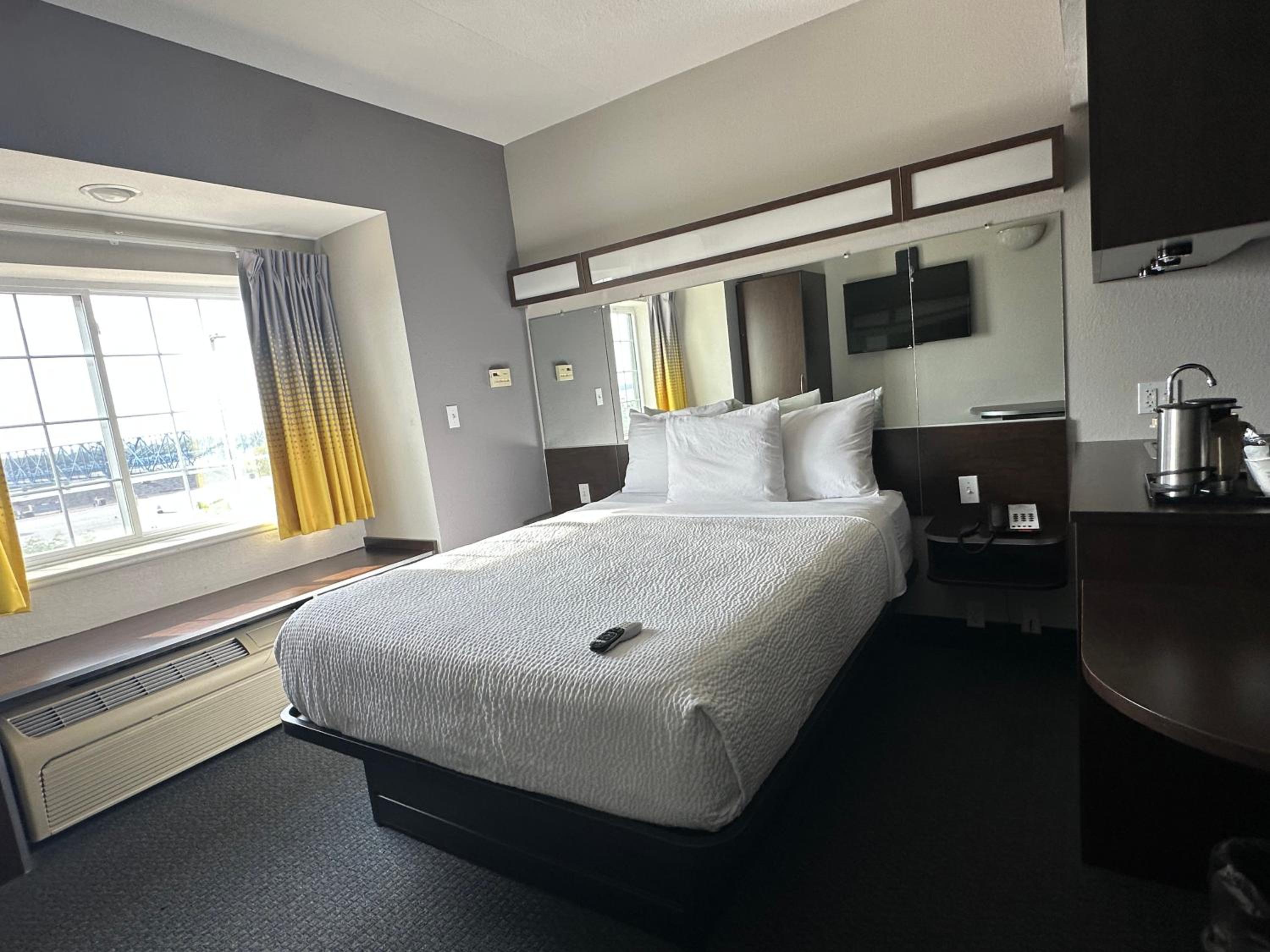 Queen Room - Disability Access/Non-Smoking - Photo 2