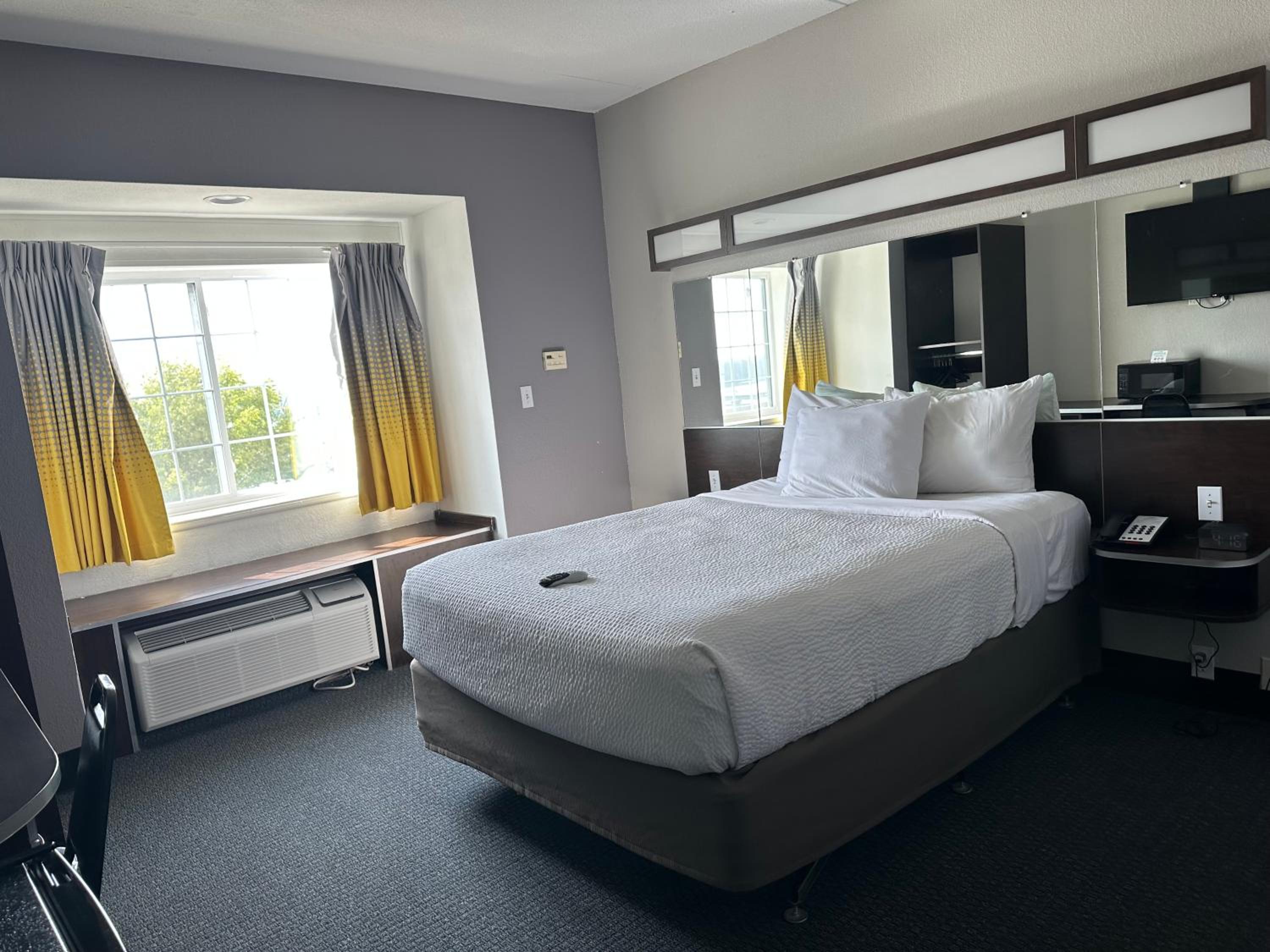 Queen Room - Disability Access/Non-Smoking - Photo 1