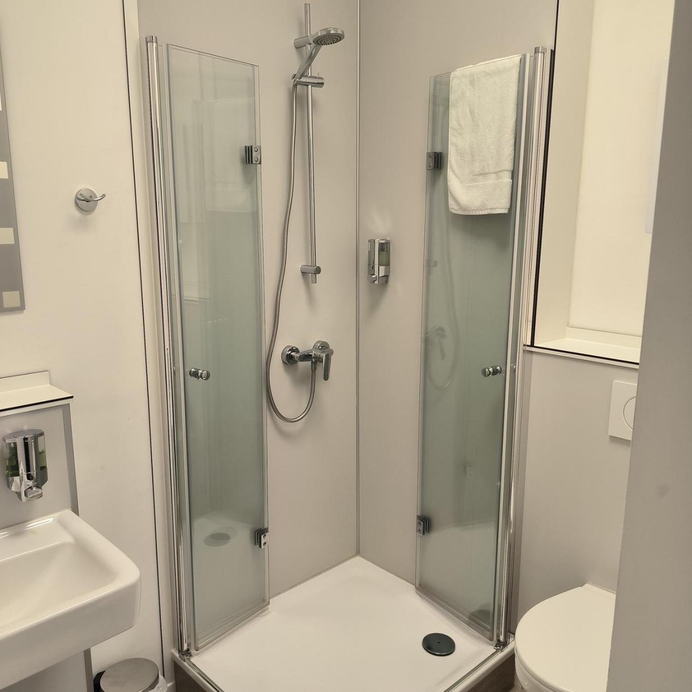 Double Room with Private Bathroom photo 2