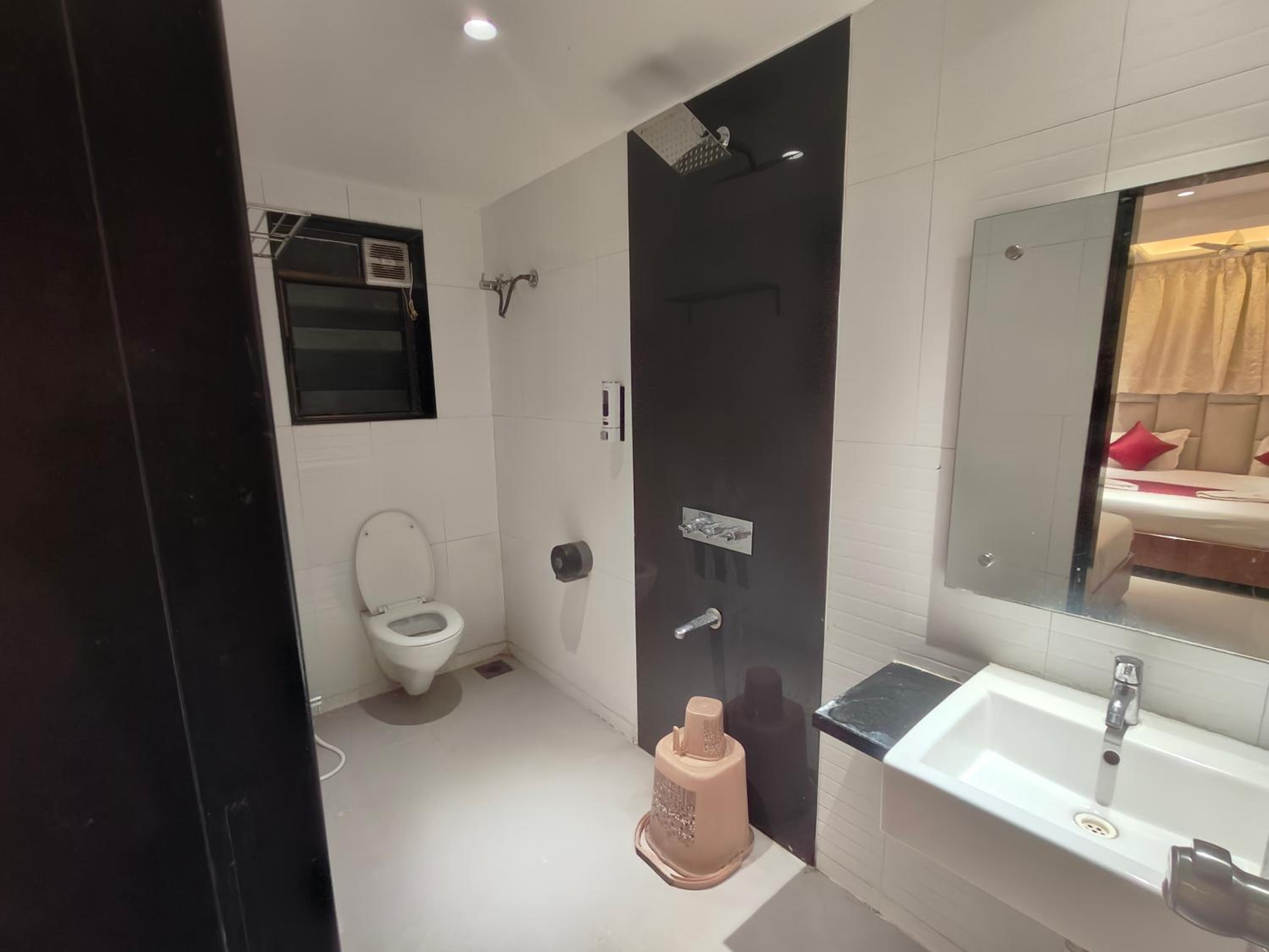  VIP 4 Bed AC Room - Photo 15
