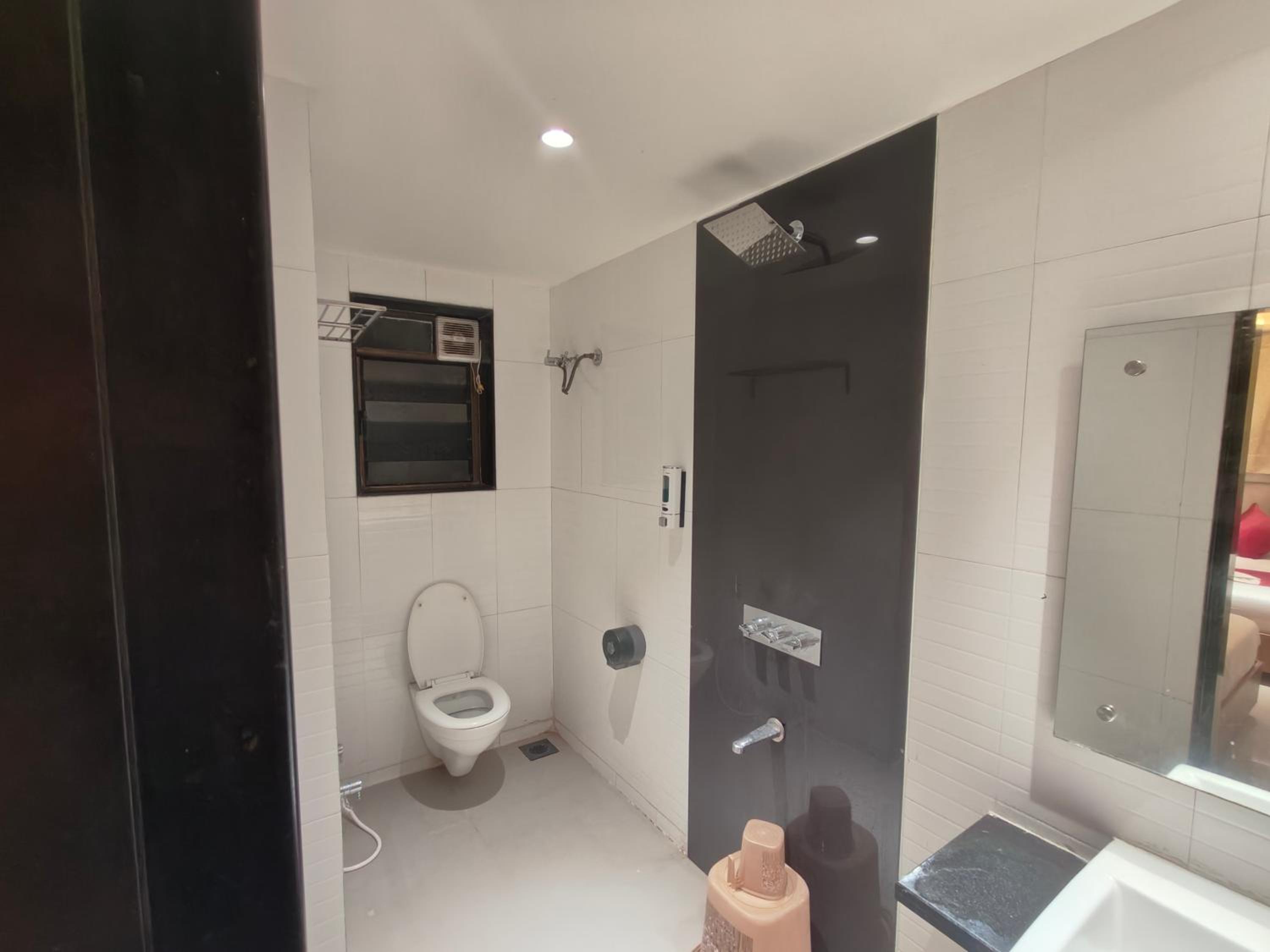  VIP 4 Bed AC Room - Photo 16
