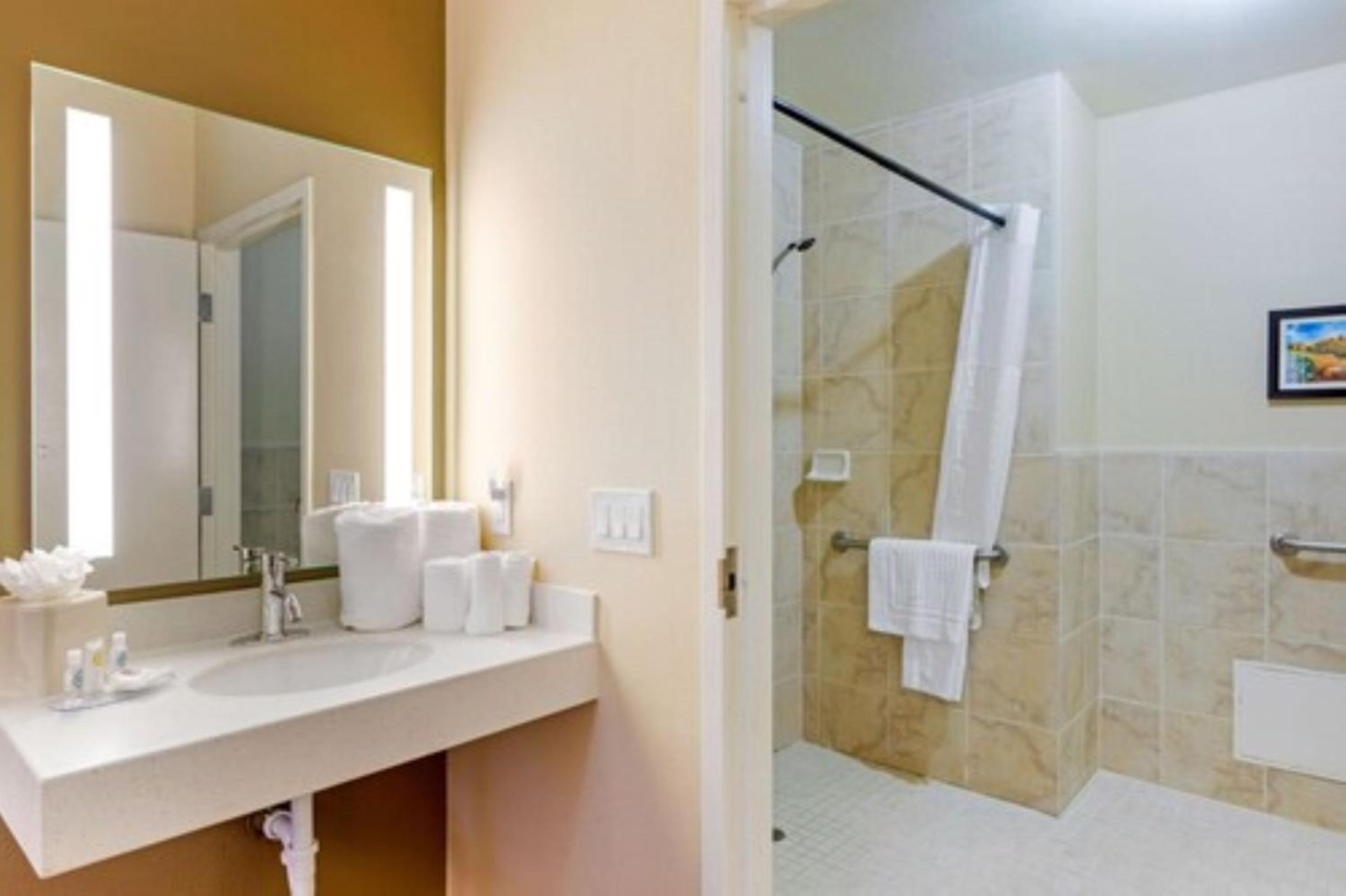 Accessible Room, 1 King Bed, Hearing Accessible, Non Smoking - Photo 4
