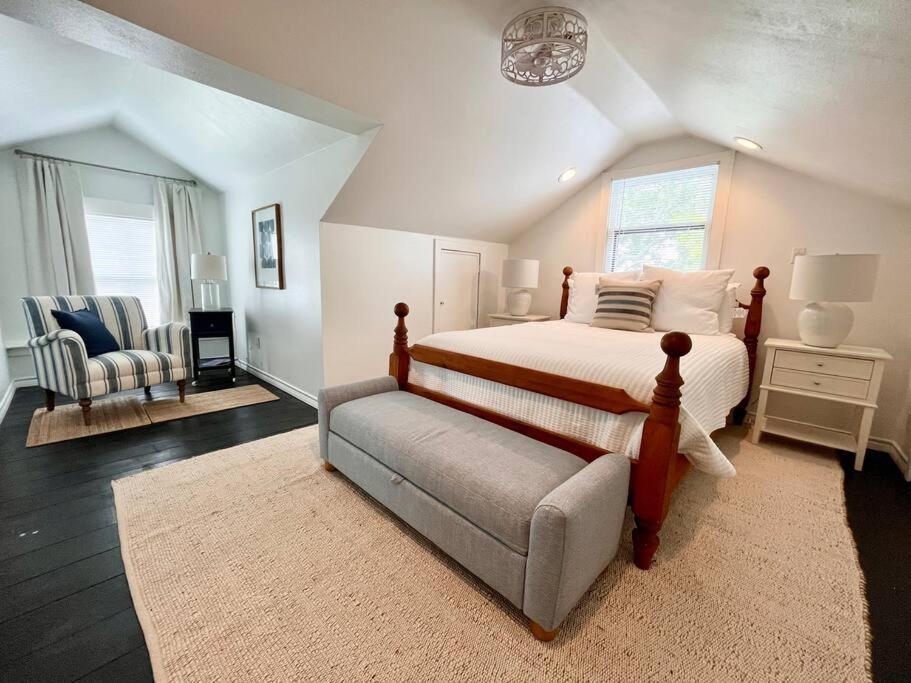 Three-Bedroom House photo 1
