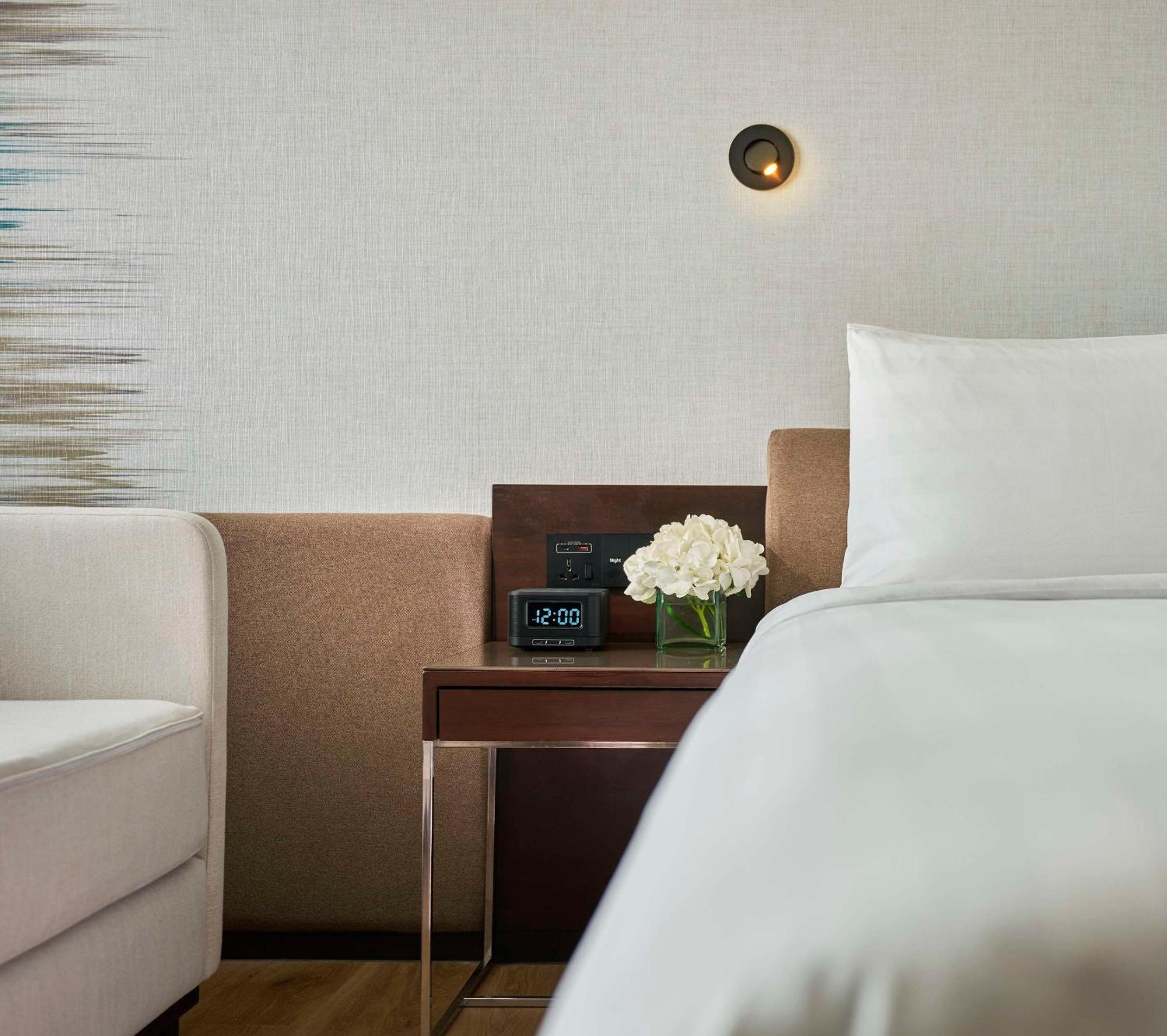 Deluxe Twin Towers View Room – Twin bed (Newly Refurbished) photo 3