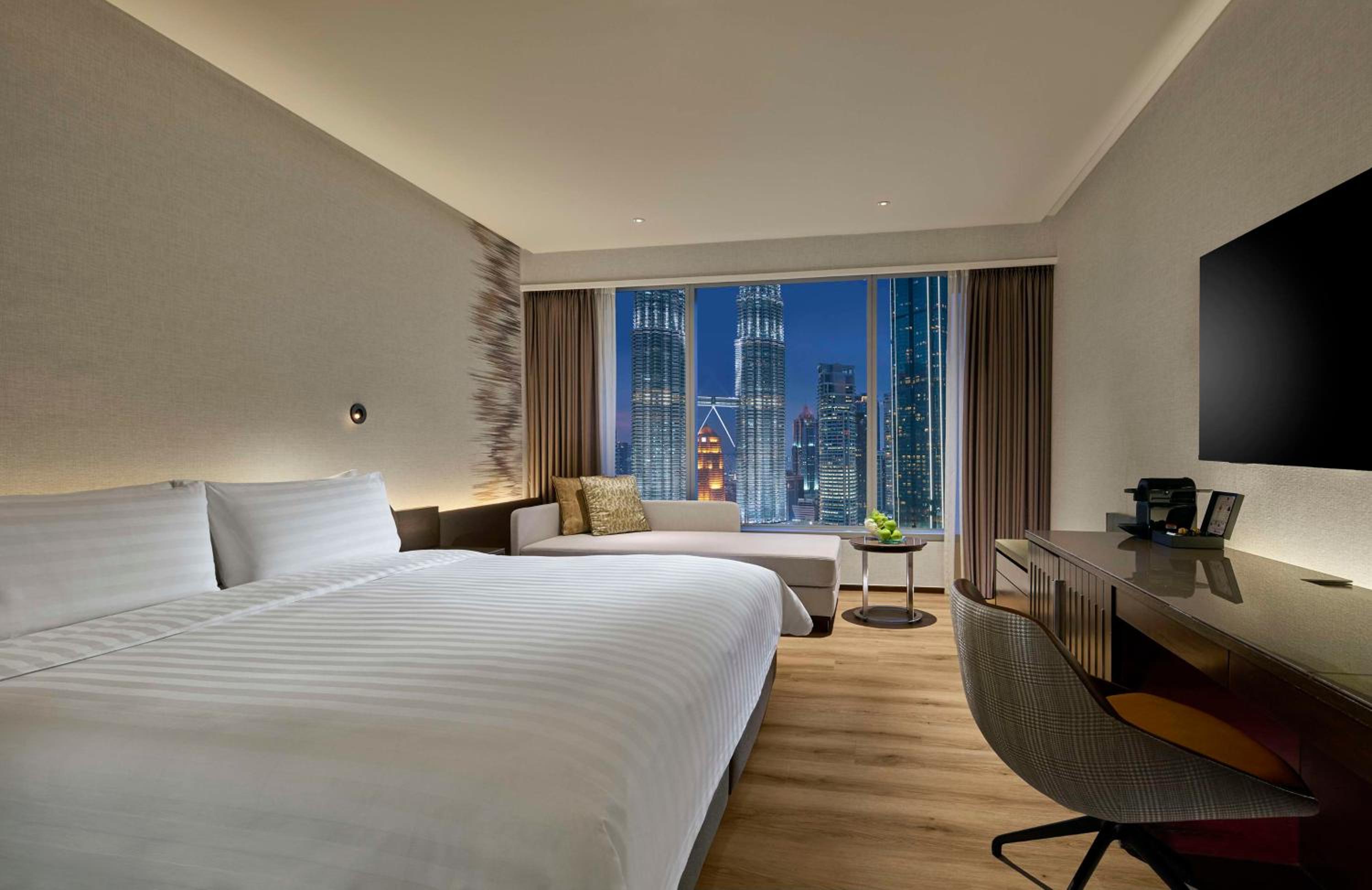 Traders Club Twin Towers View Room (Newly Refurbished) photo 2
