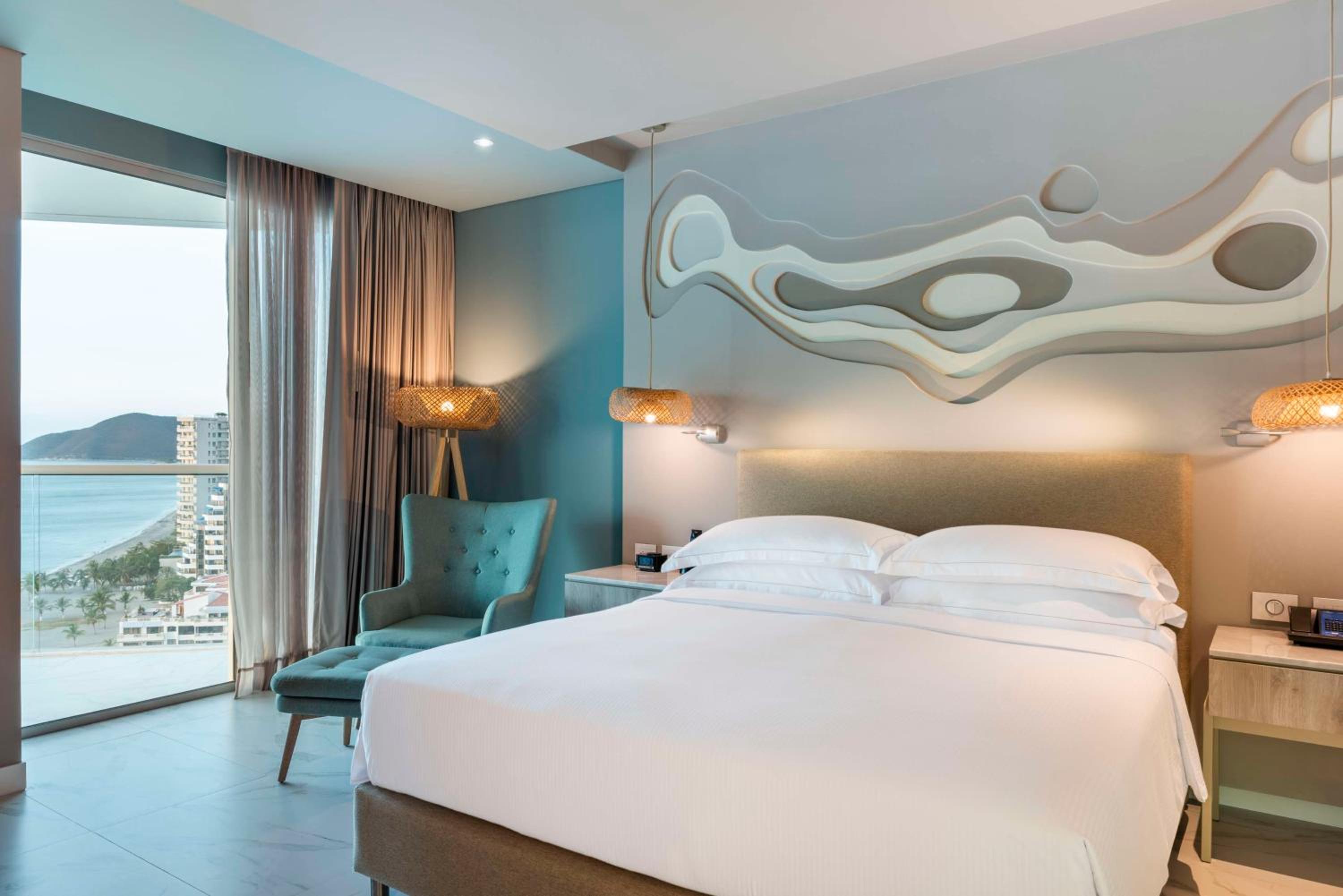 Premium King Room with Balcony and Ocean View photo 3