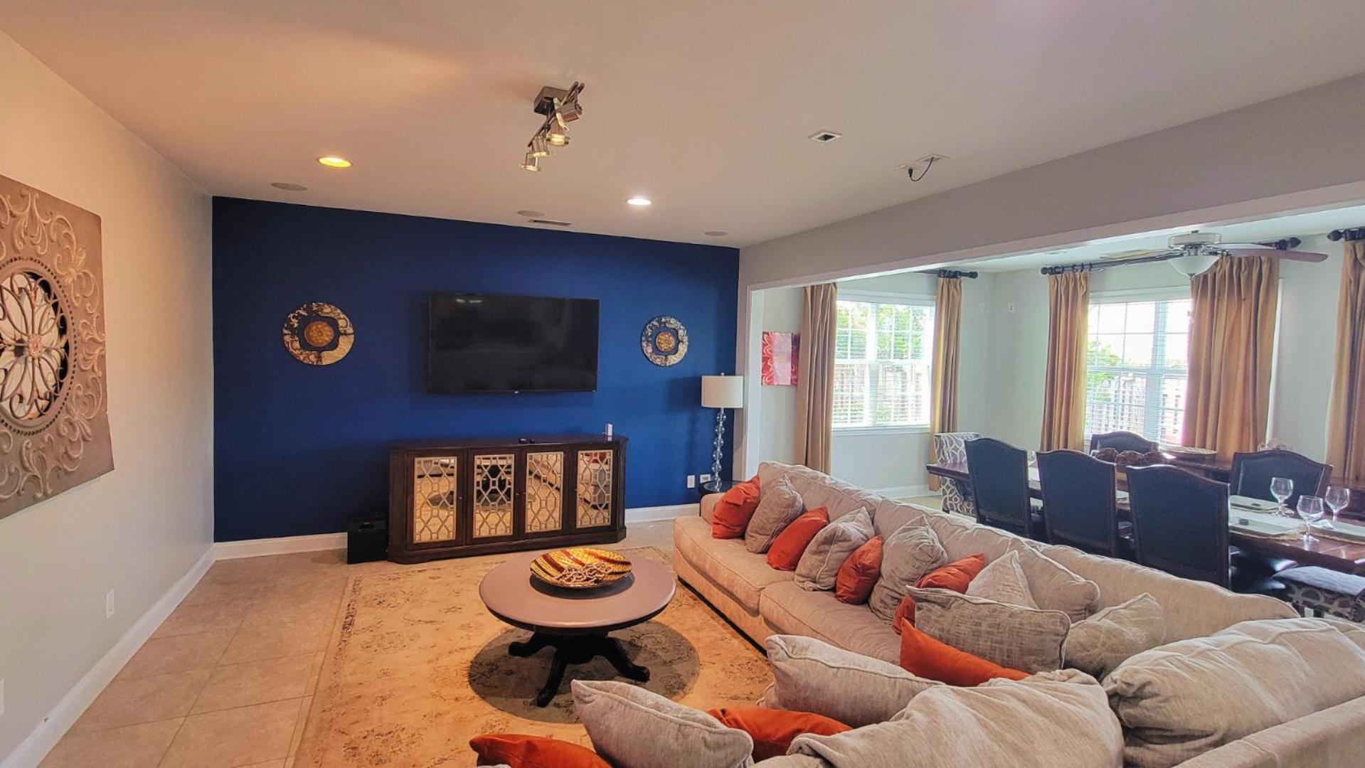 Seven-Bedroom House photo 1