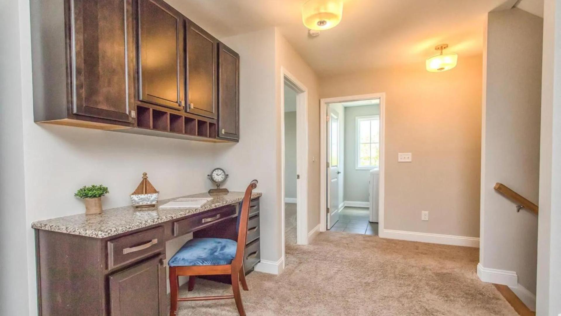 Seven-Bedroom House photo 3