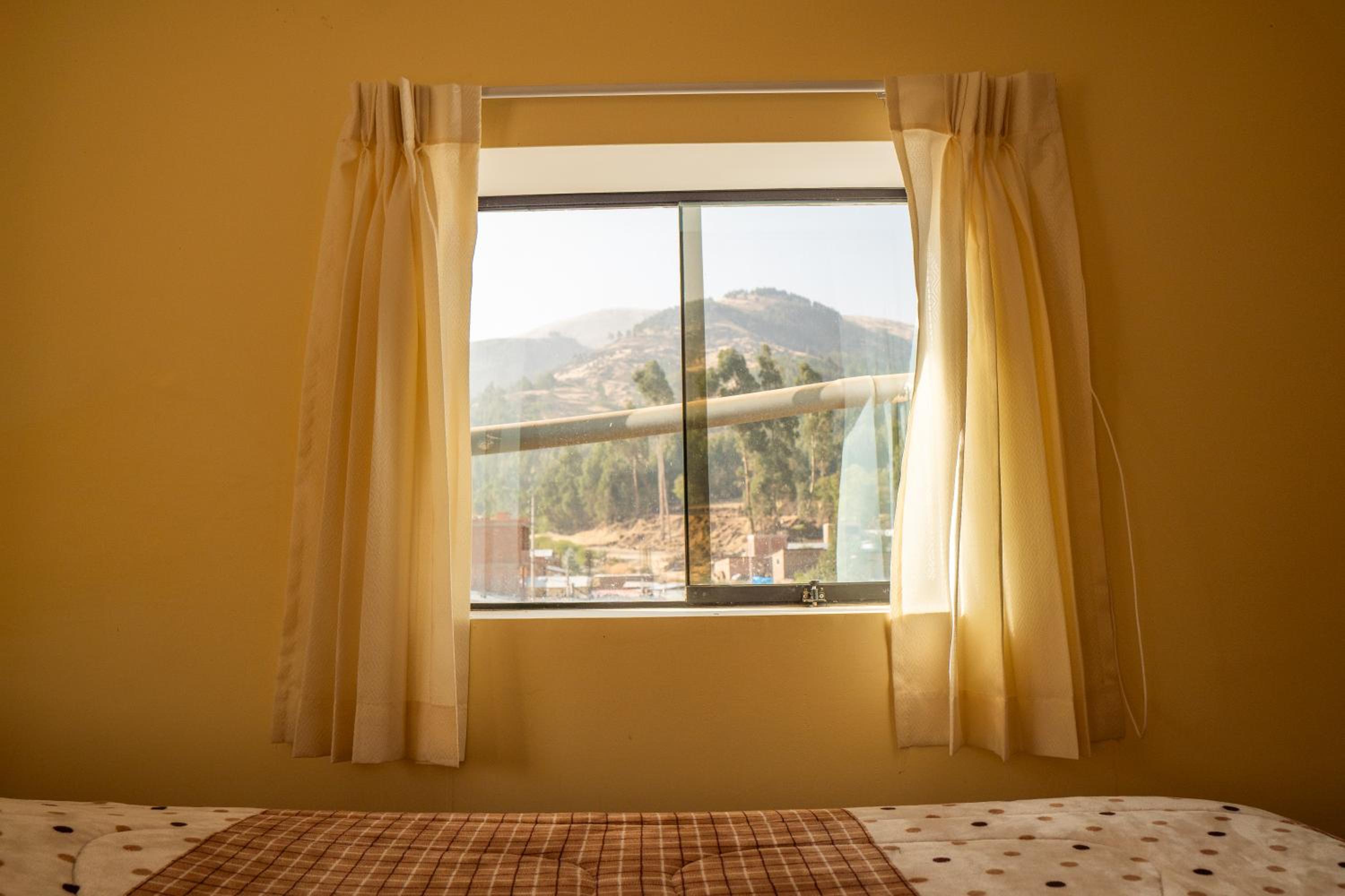 Family Room with Mountain View photo 2