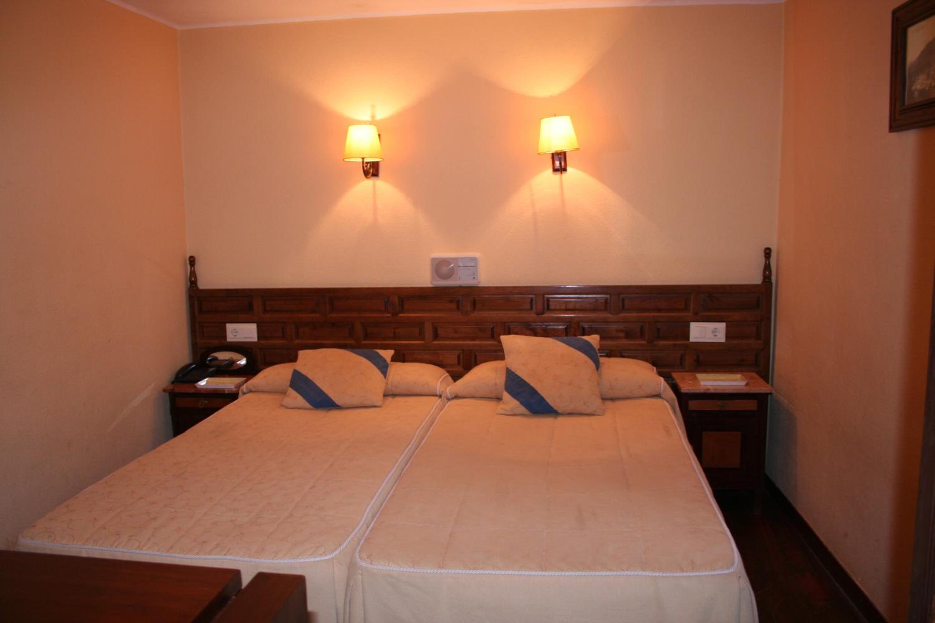 Double or Twin Room - Photo 19