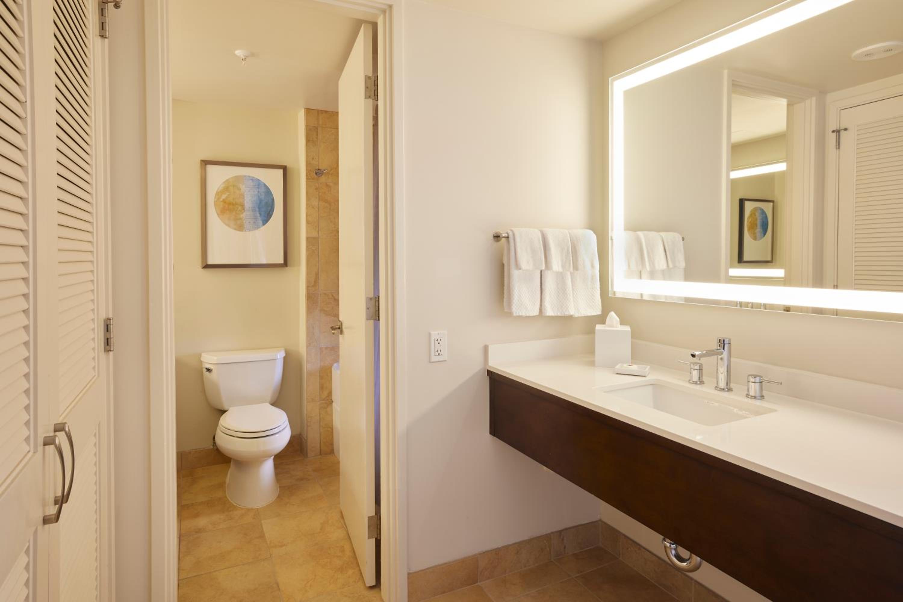 Junior Suite with Two Queen Beds and Bath Tub - Mobility Accessible