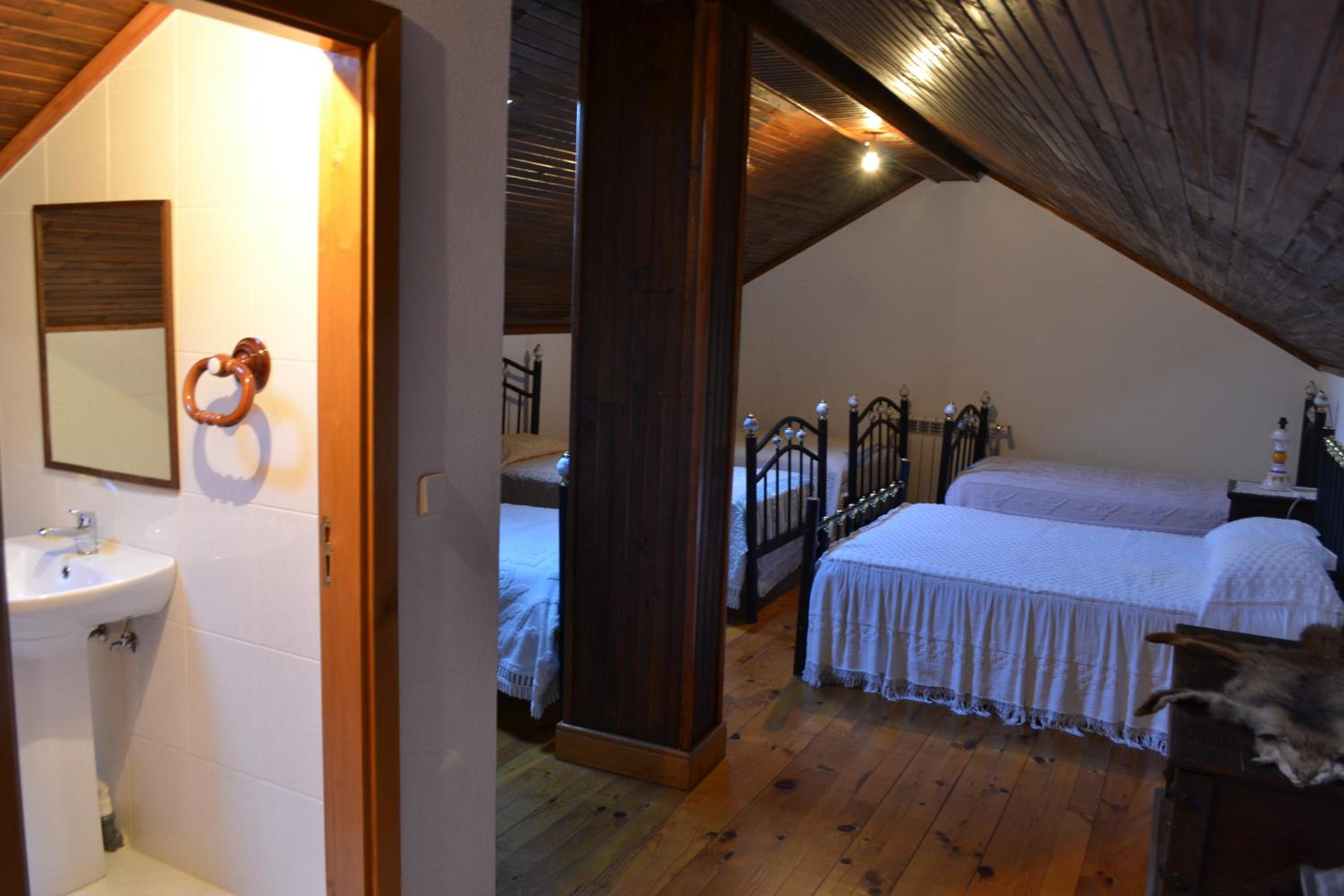 Single Bed in Dormitory Room photo 1