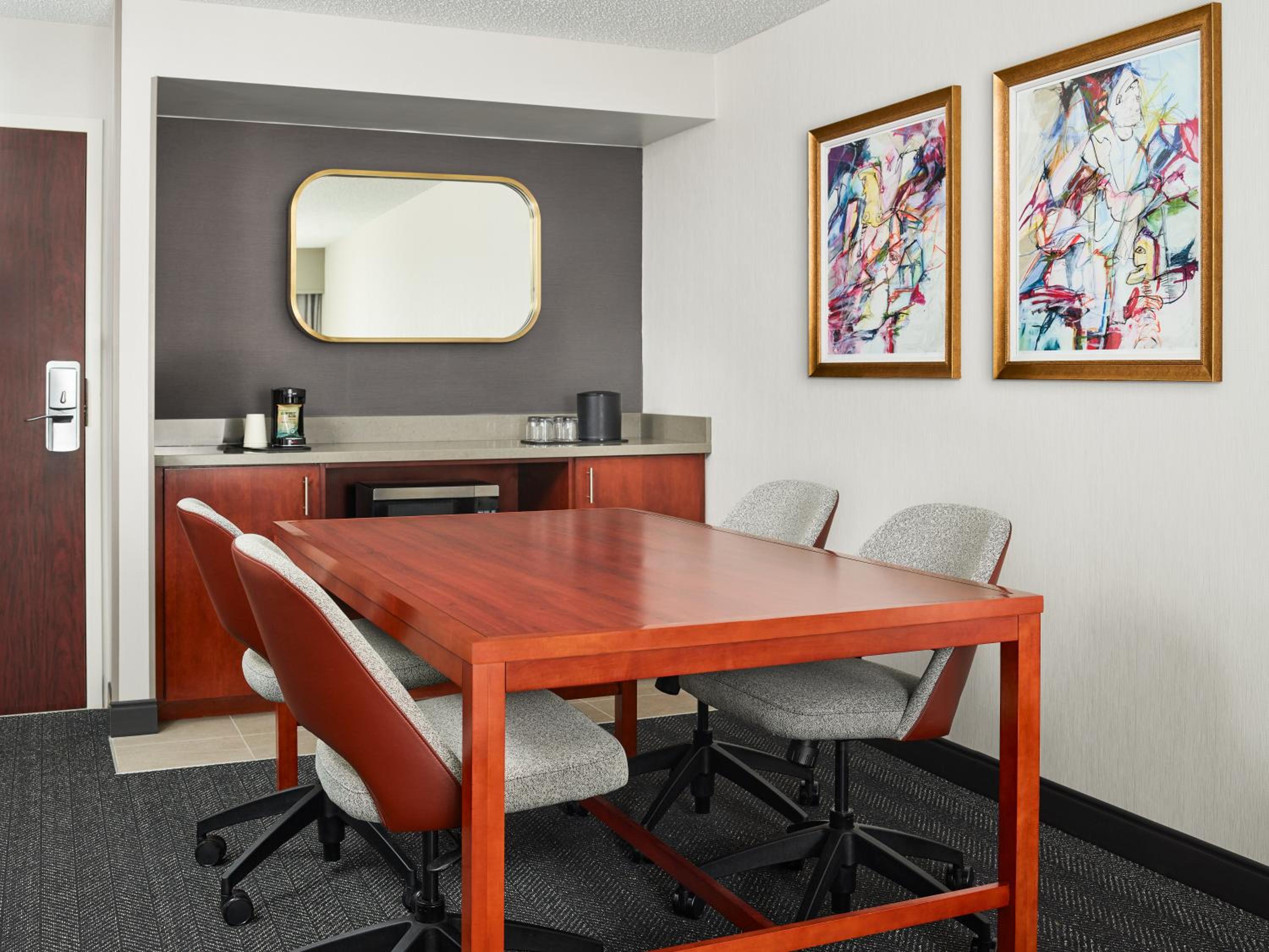 One-Bedroom King Suite - Photo 6