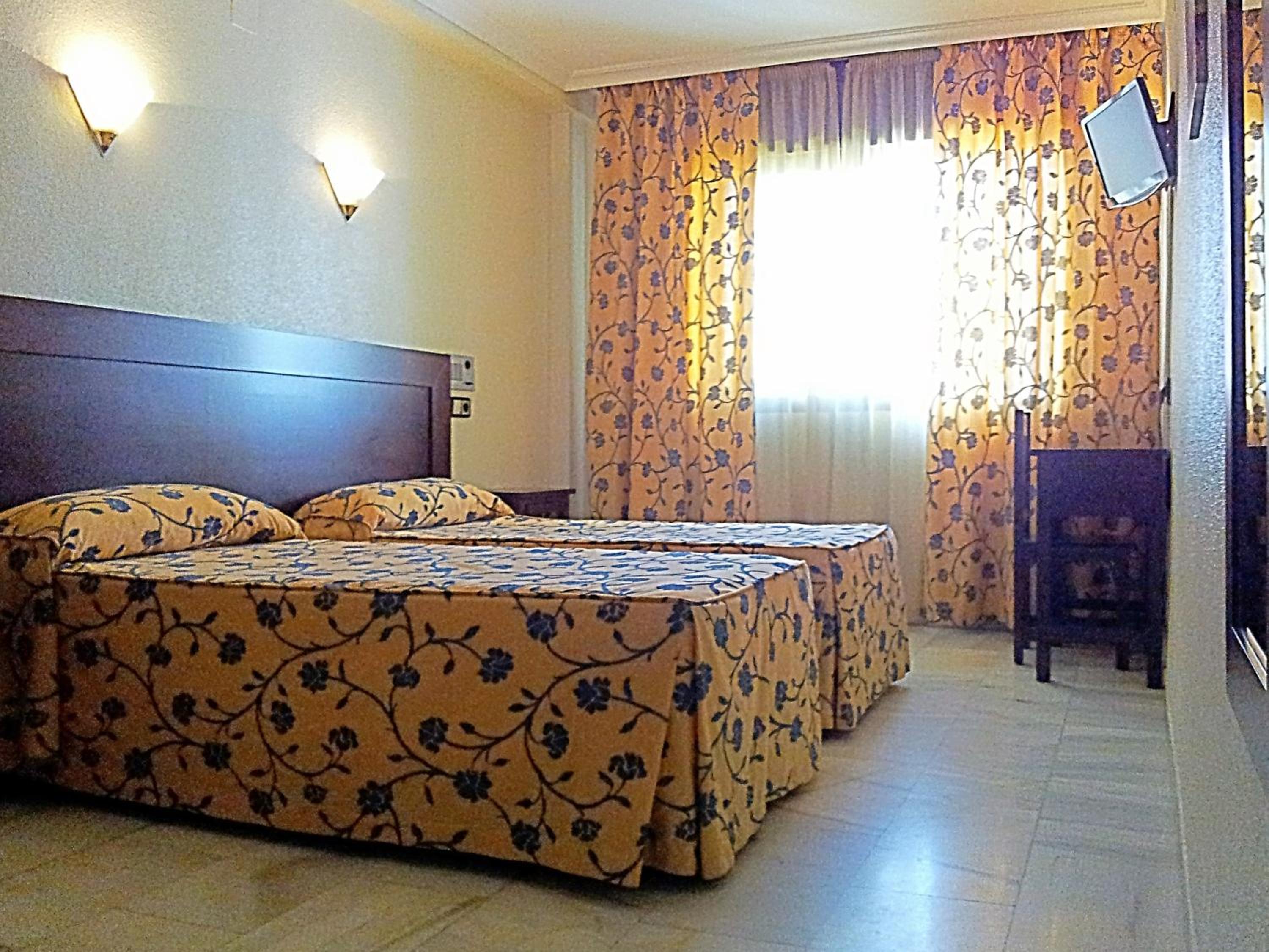 Double or Twin Room - Photo 1