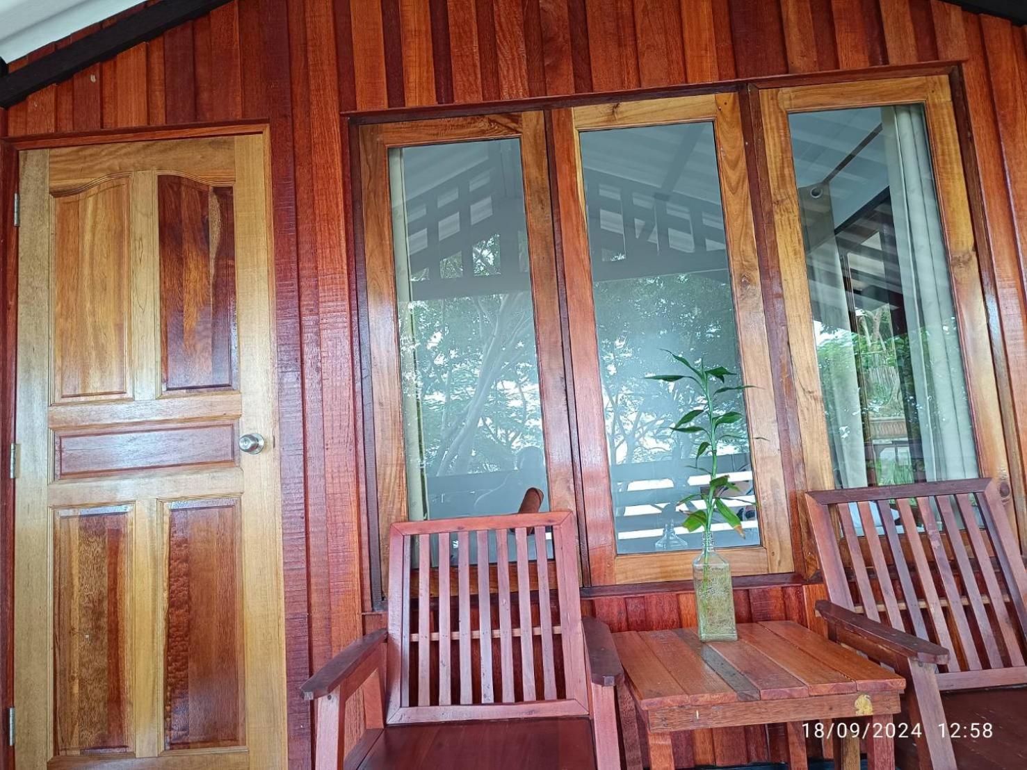 Queen Room with Sea View - Photo 3
