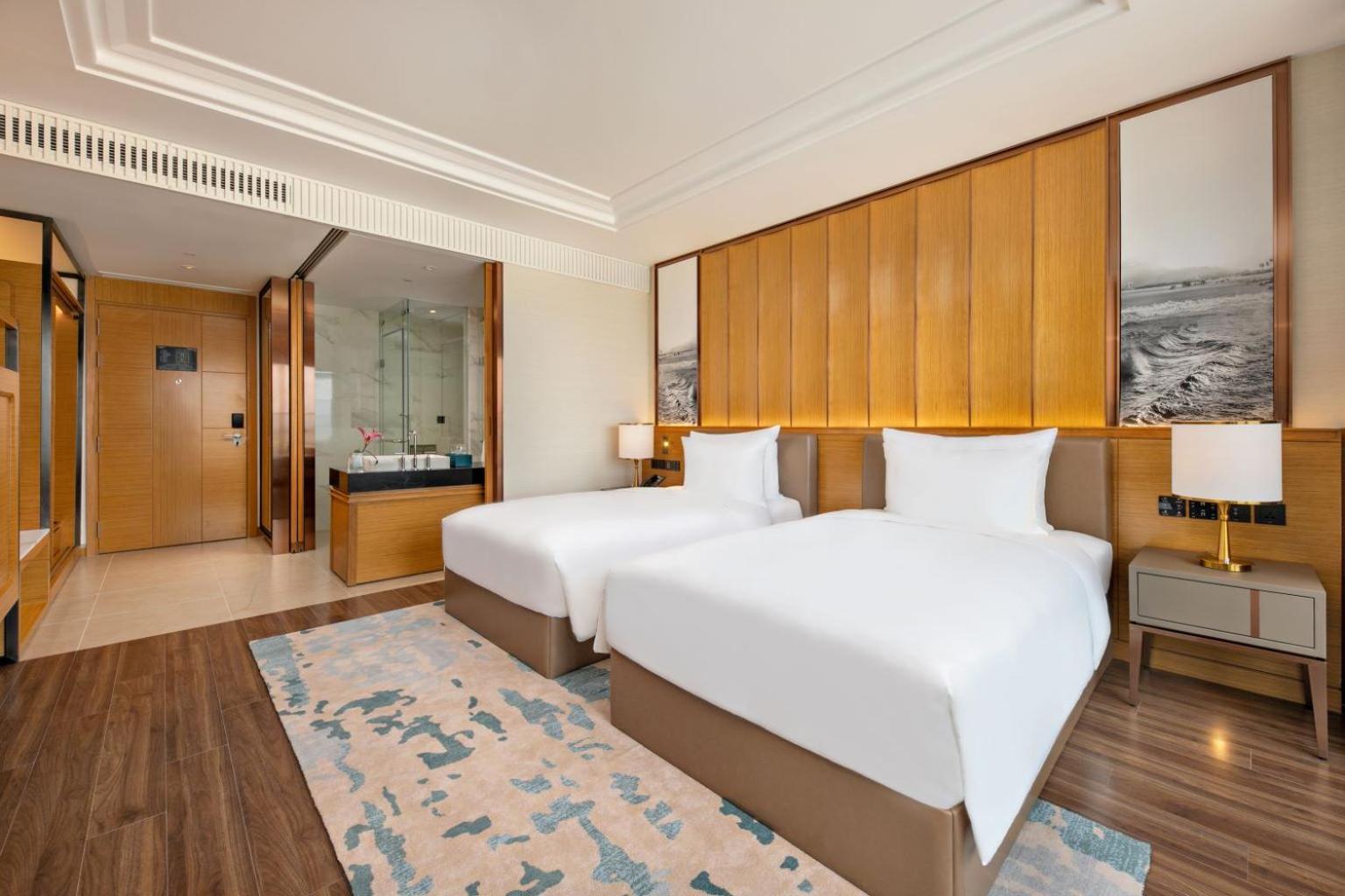 ​Premium Bayview Twin Room - Photo 4