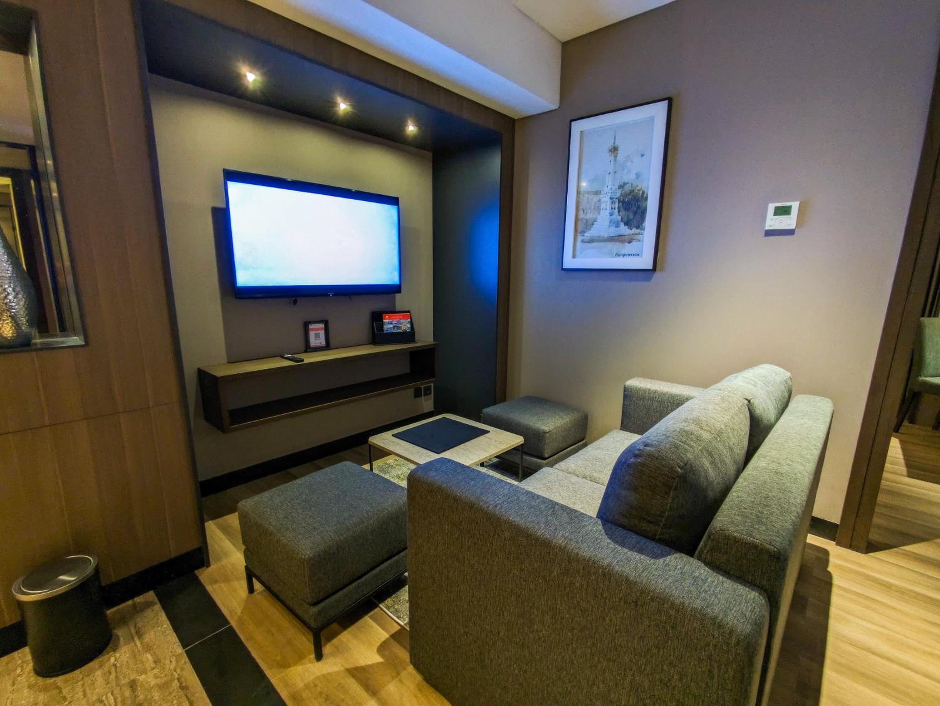 Family Room - Photo 3