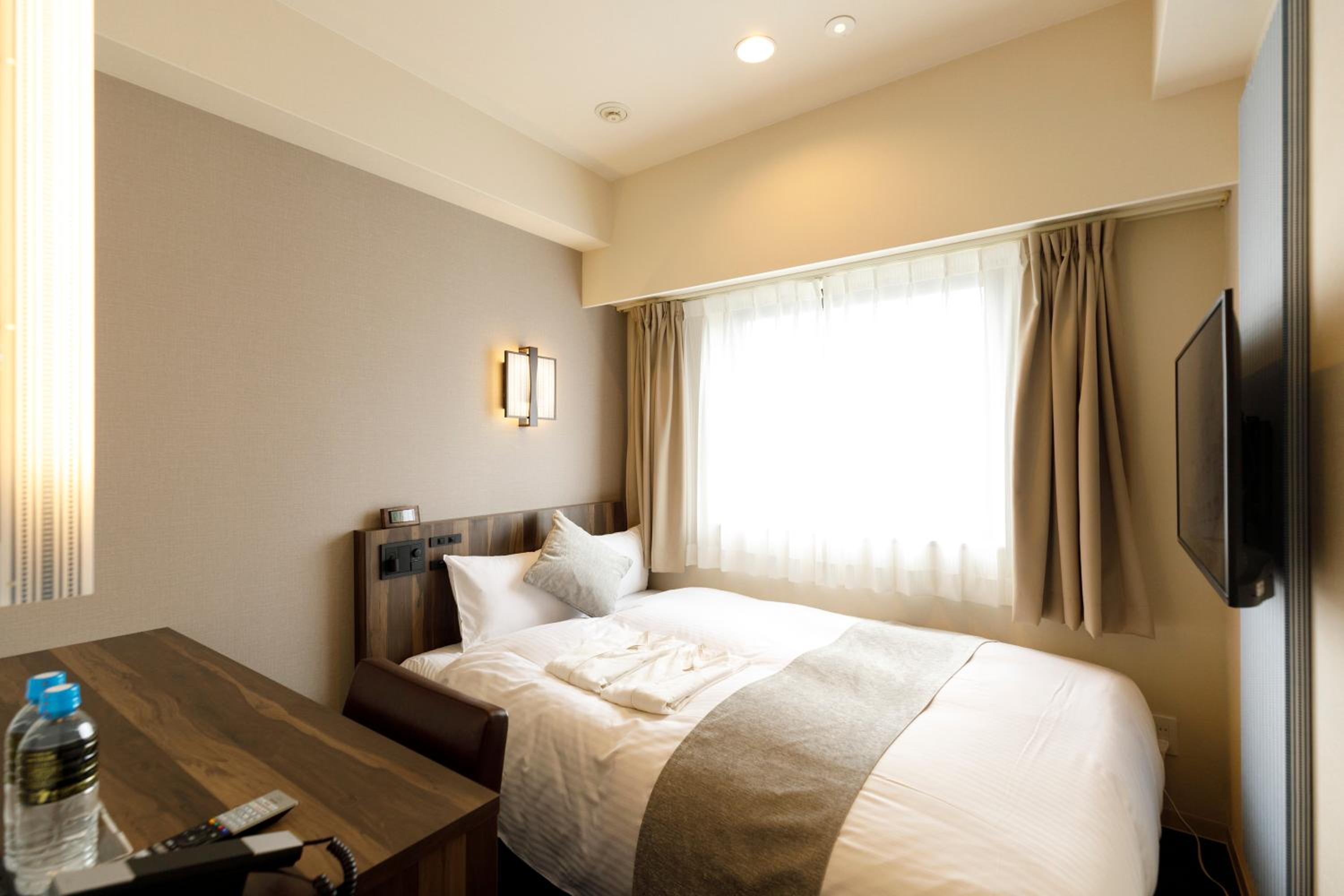 Double Room - Non-Smoking  - Photo 12