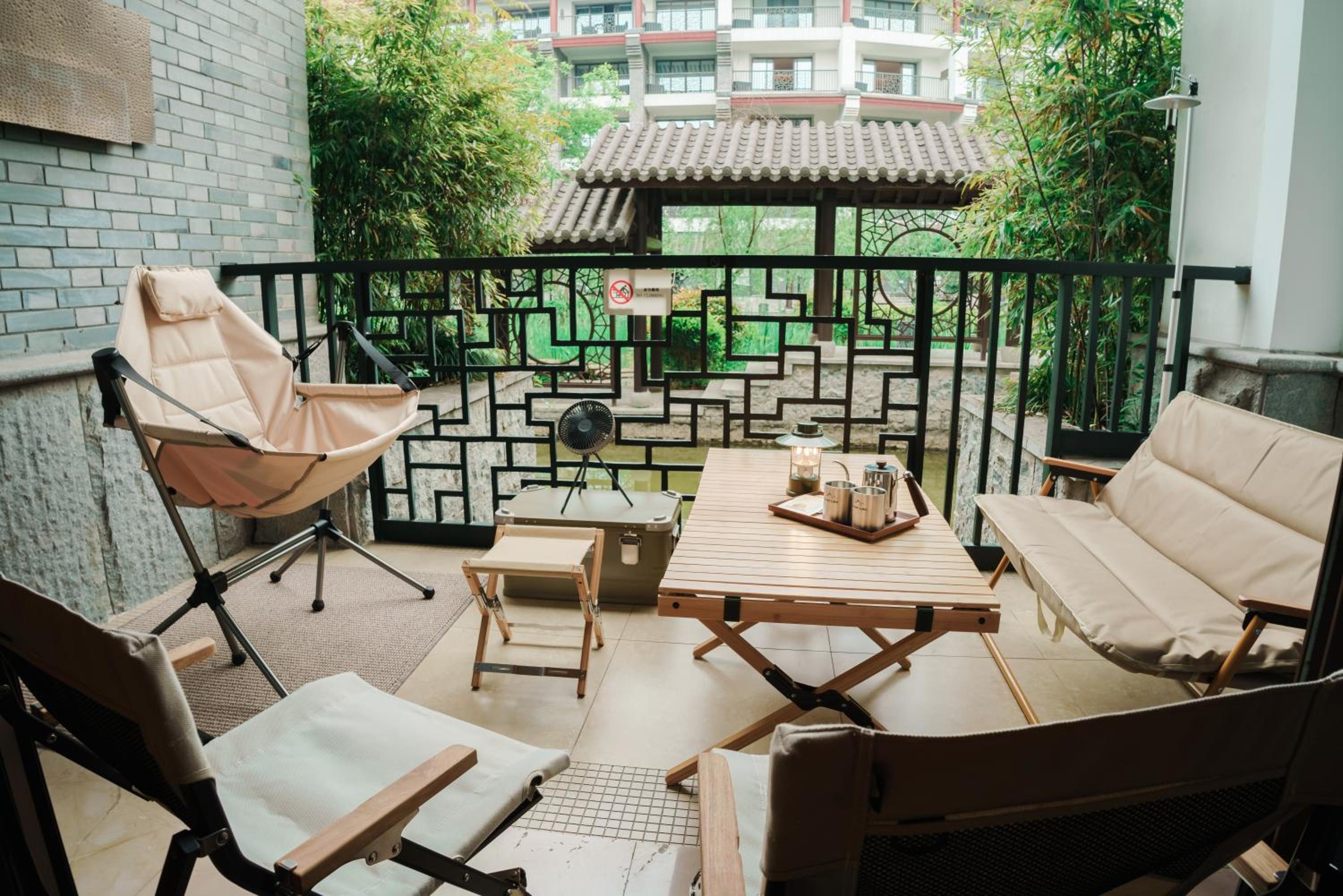 Glamping King Room with Balcony - Photo 3