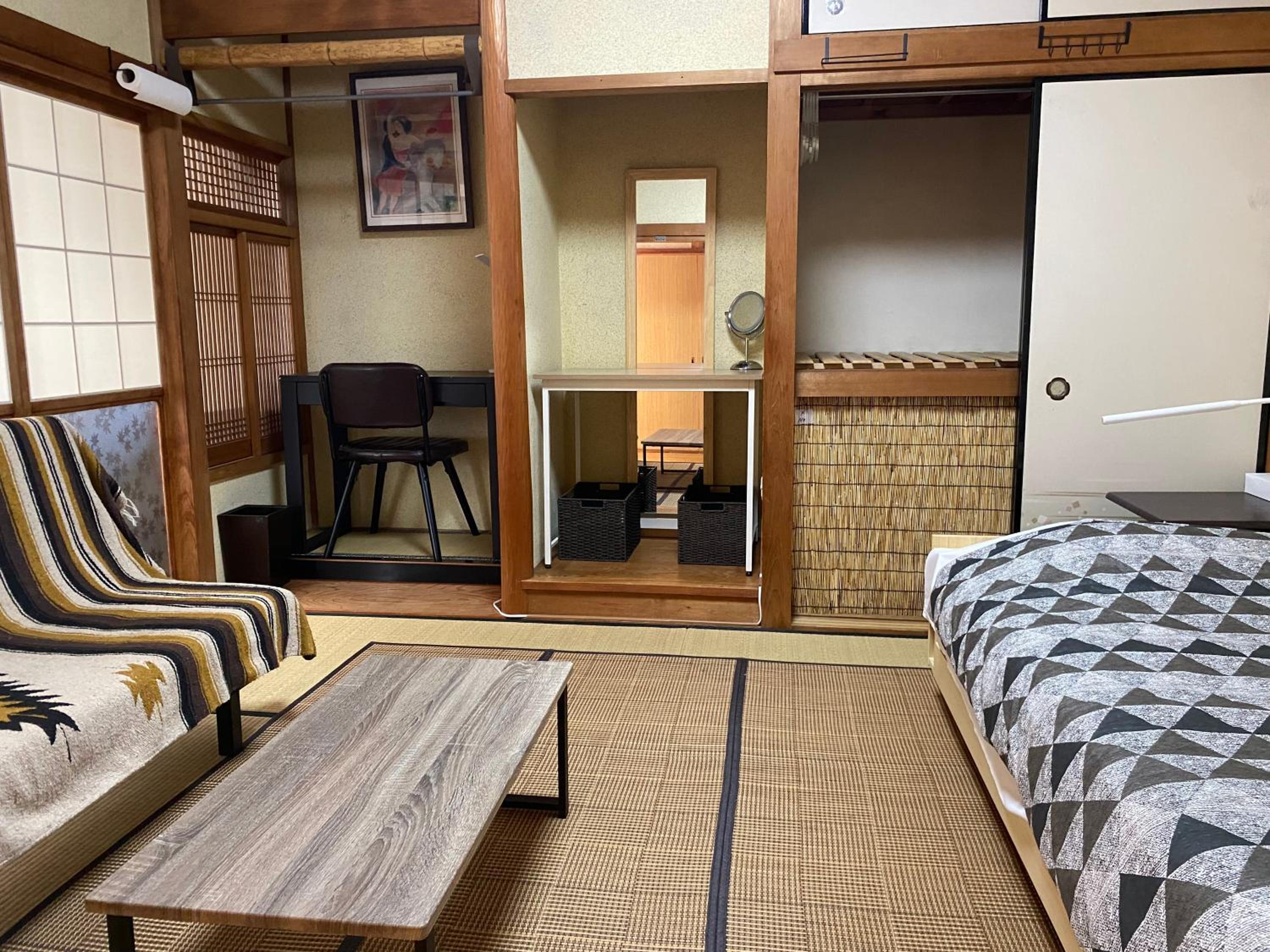 Economy Twin Room photo 1