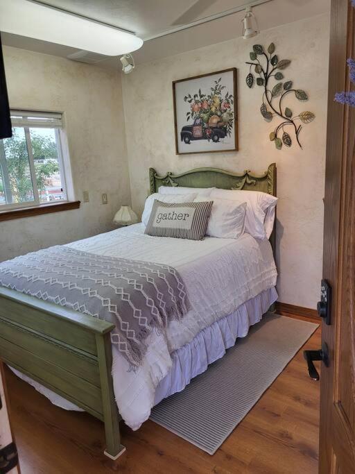 One-Bedroom House photo 1