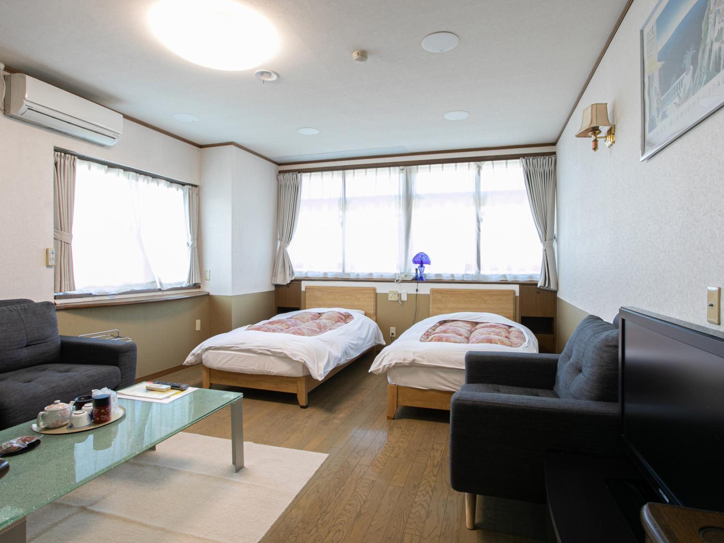 Standard Twin Room photo 3