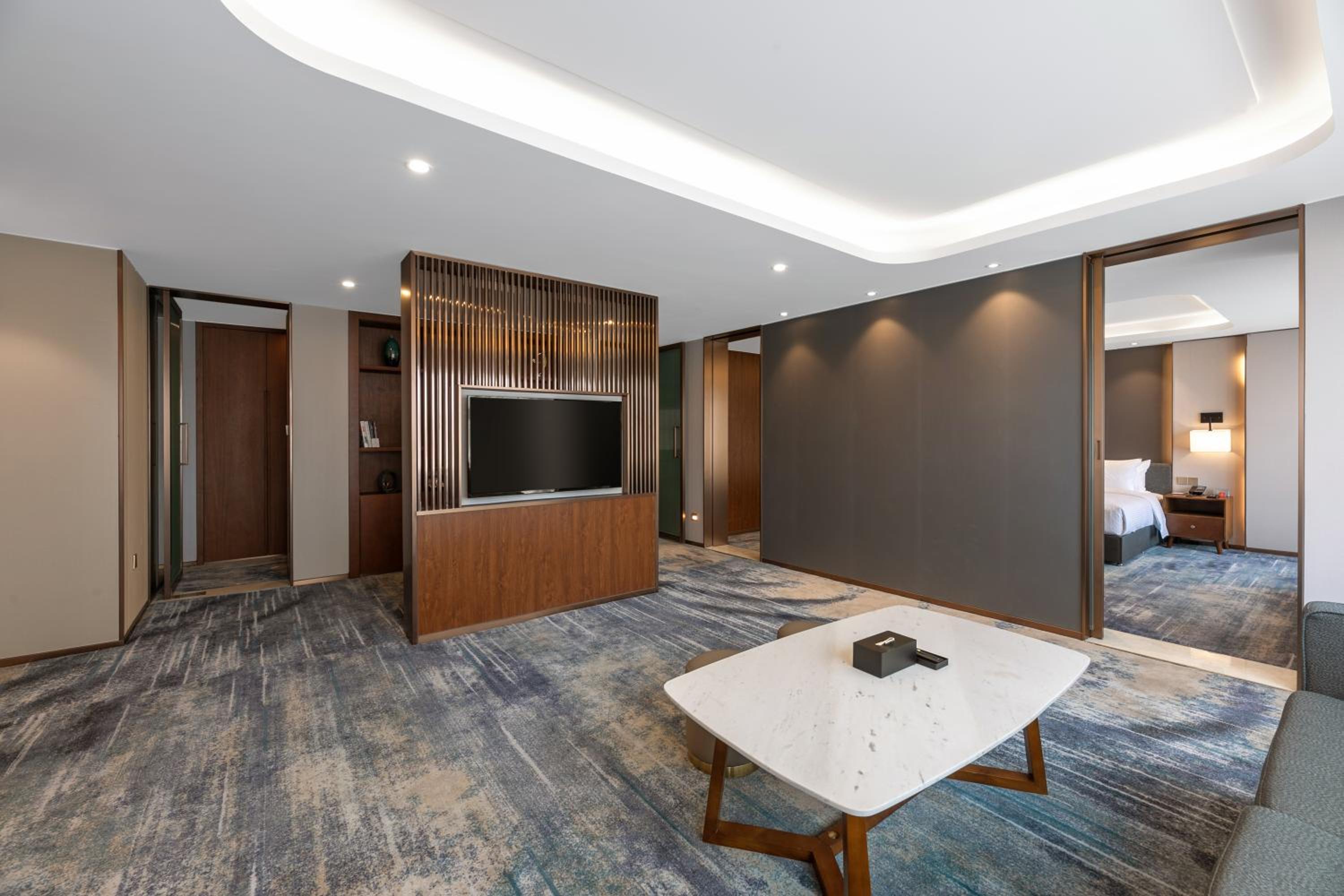 Queen Suite With Spa Bath photo 1
