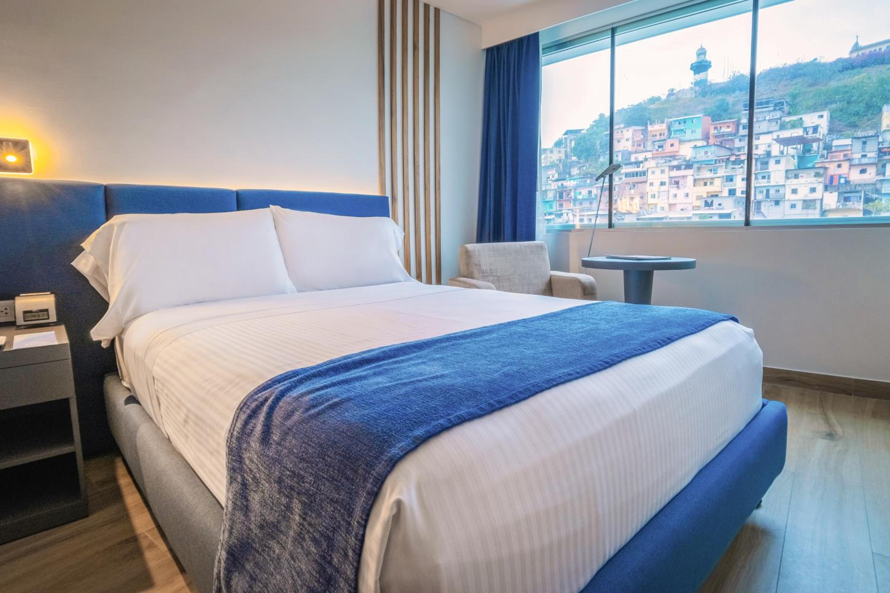 King Business Room with City View photo 3
