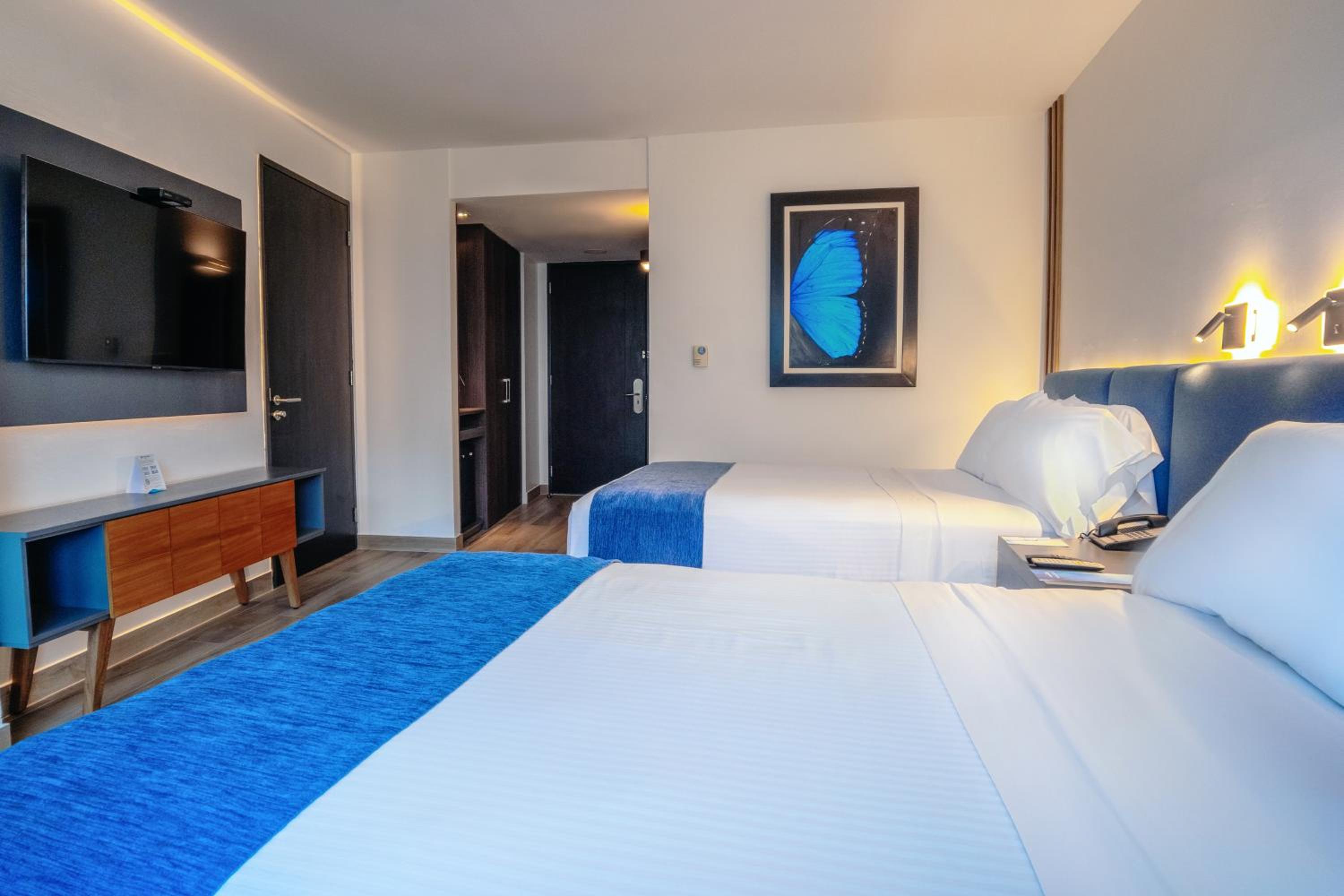 Business Room with Two Double Bed and City View photo 1