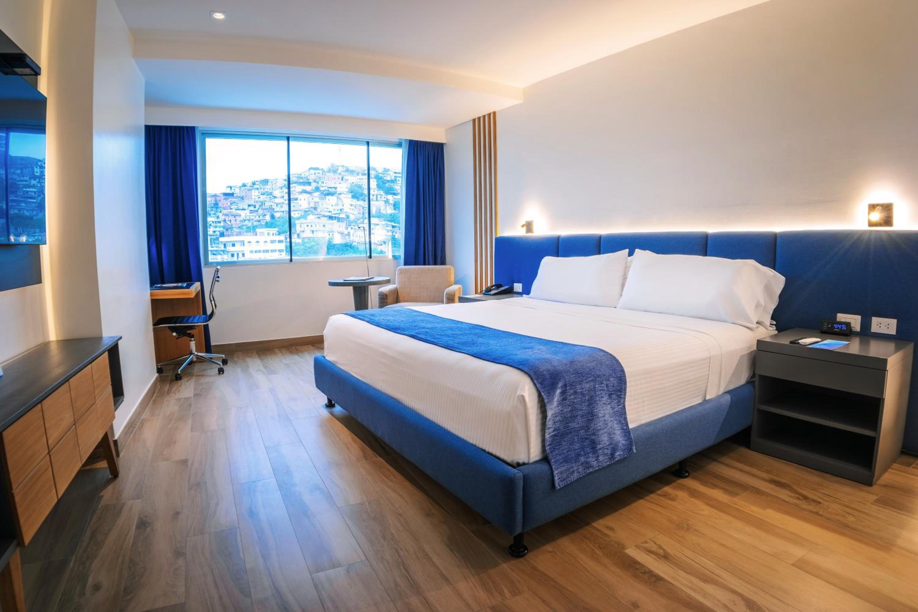 King Business Room with City View