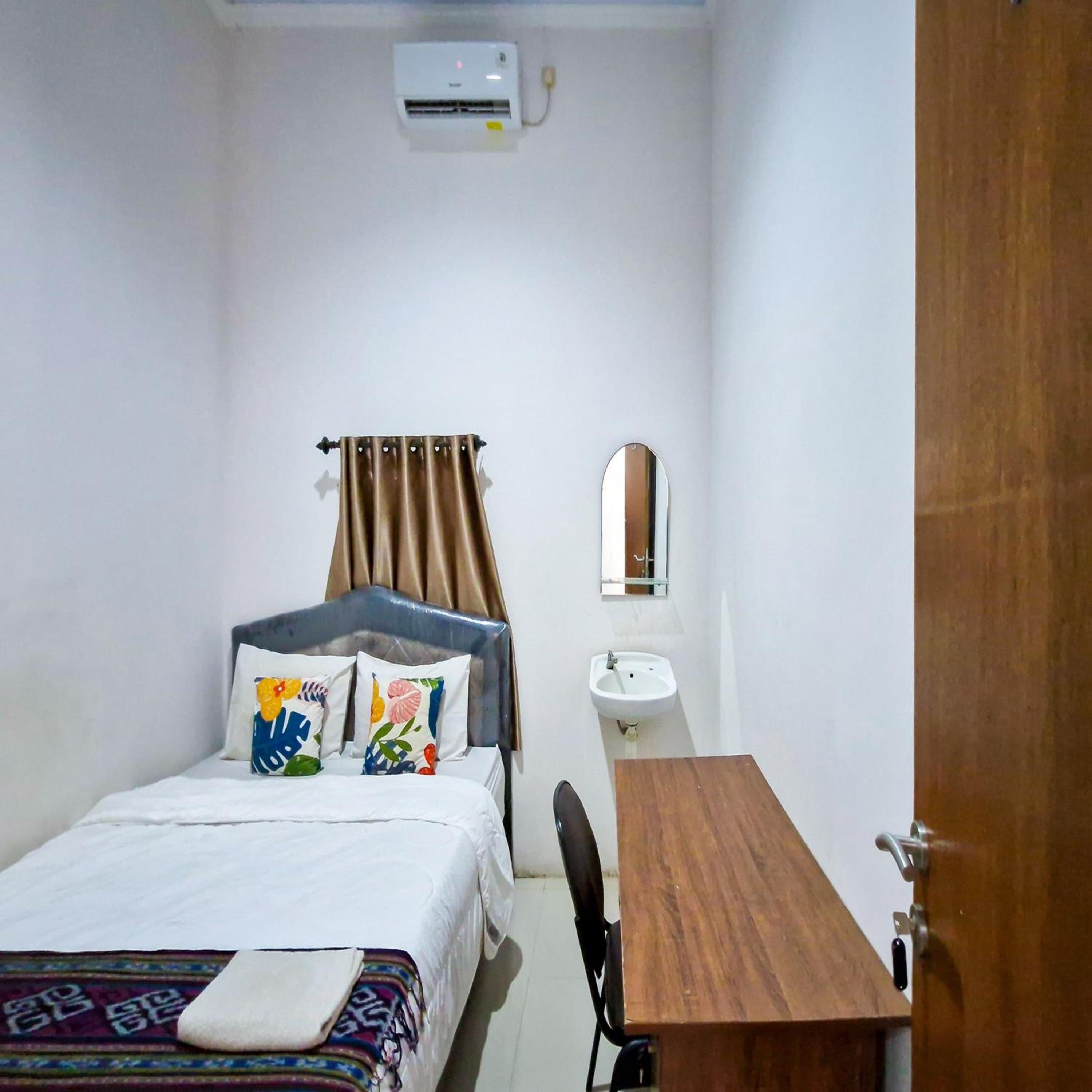 Standard Double Room with Shared Bathroom photo 1