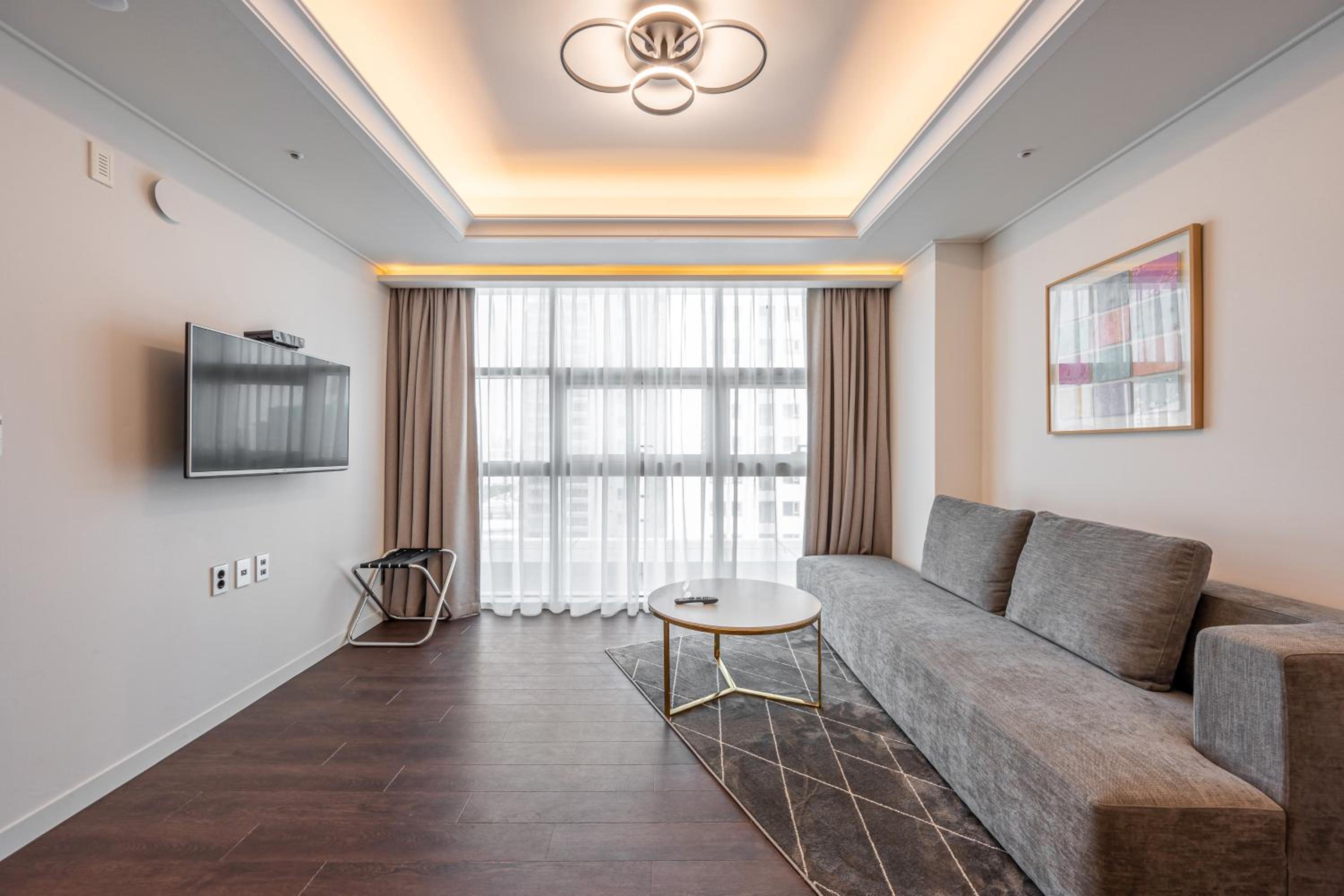 Suite - Photo 4