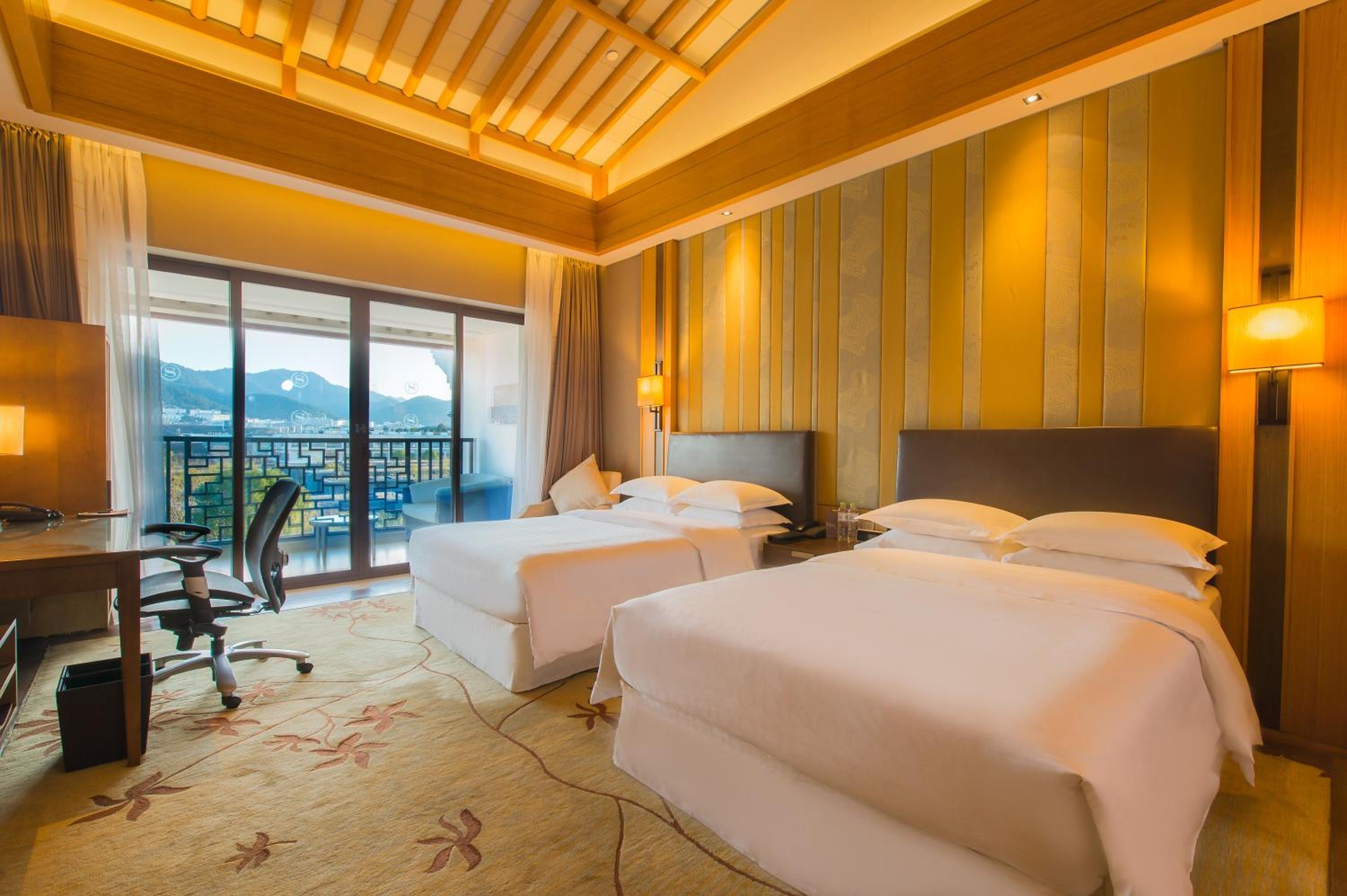 Club Twin Room, Concierge level, Guest room photo 1