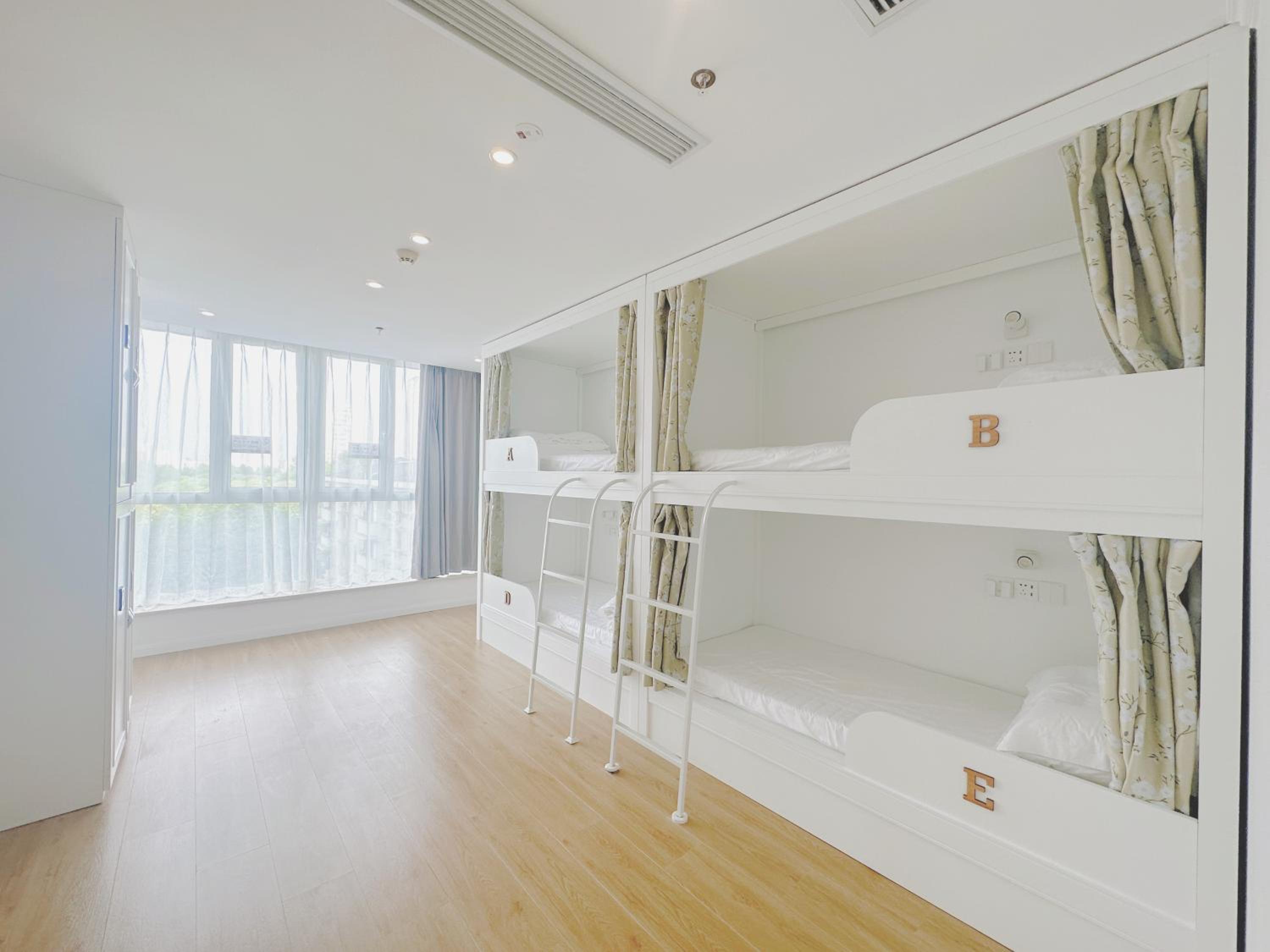 Bed in 6-Bed Female Dormitory Room photo 2