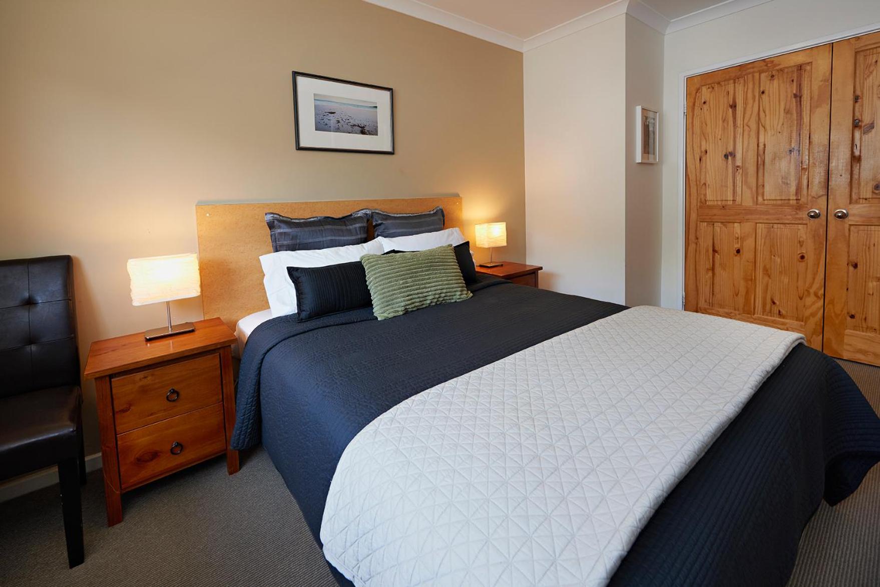 Three-Bedroom Apartment - Earl Street  photo 2