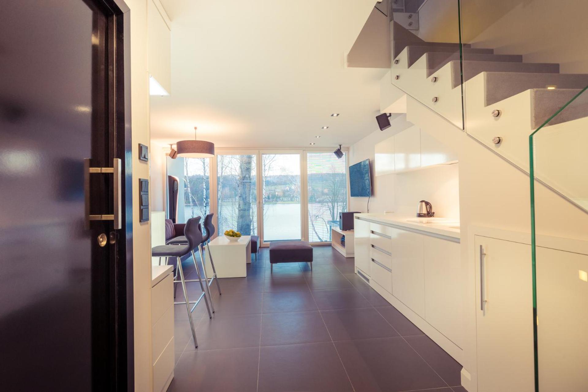 Executive Suite - Photo 1