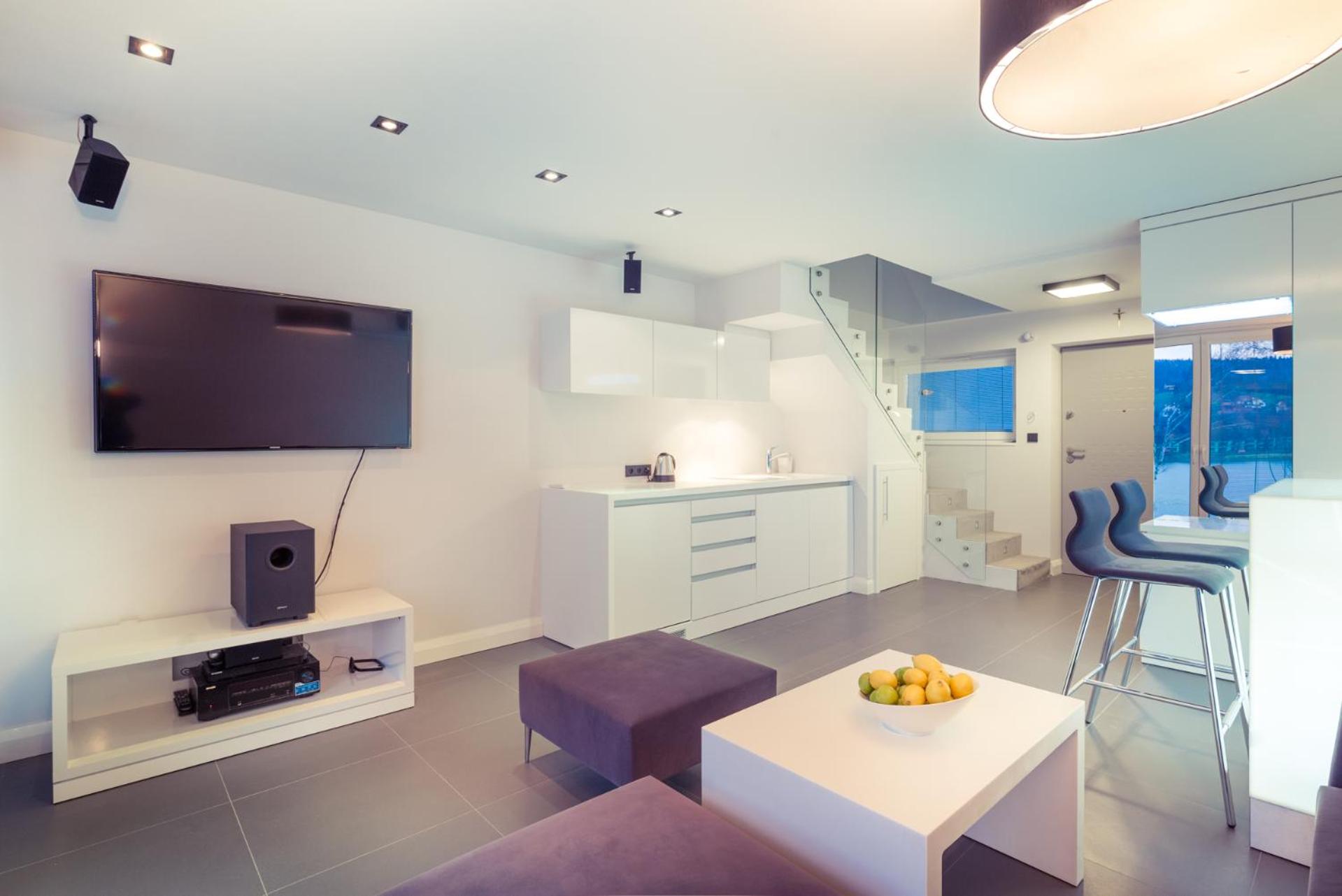 Executive Suite - Photo 6