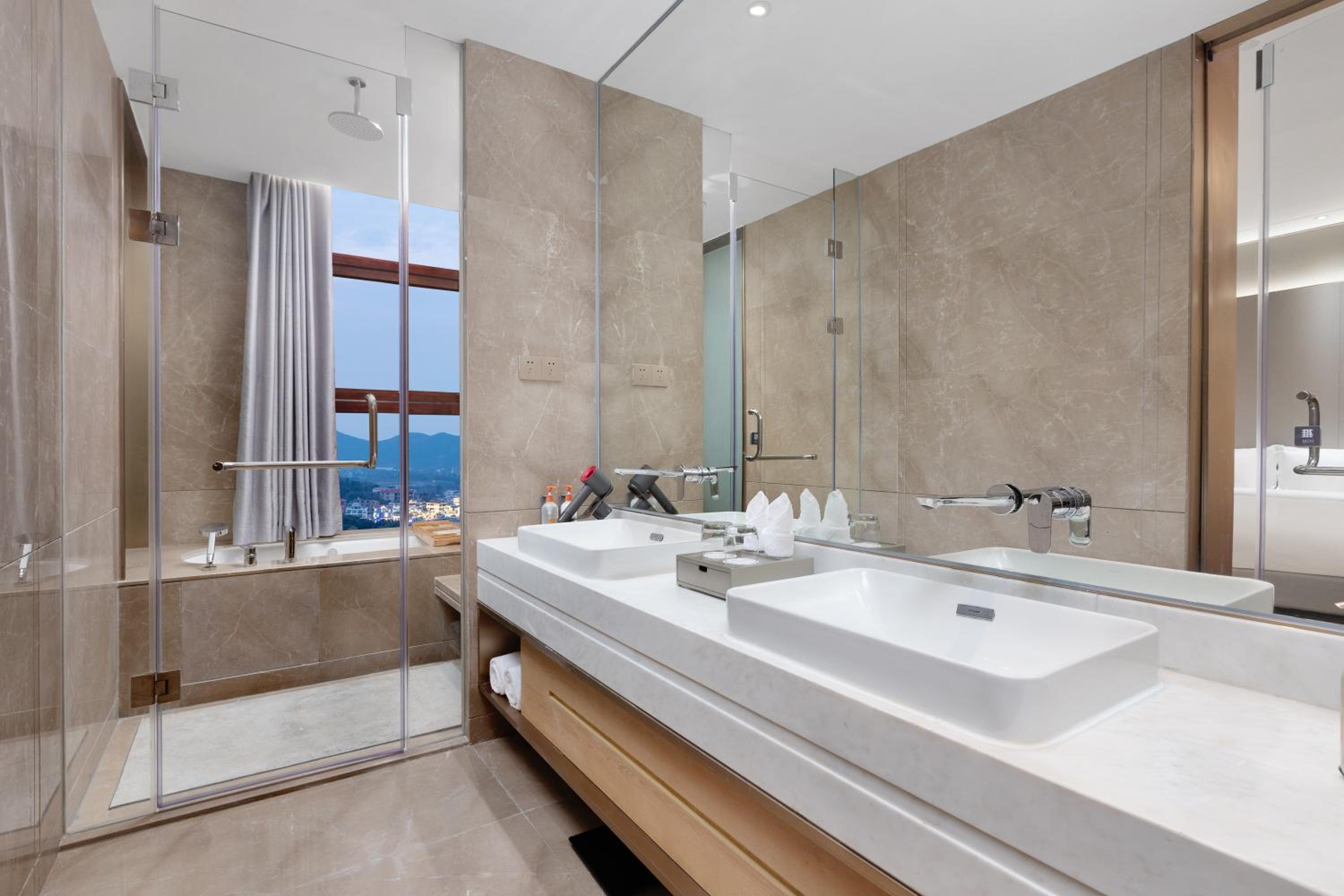 Panoramic Suite - Photo 5