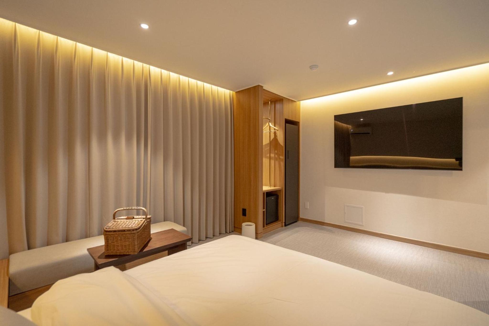 Deluxe King Room photo 1